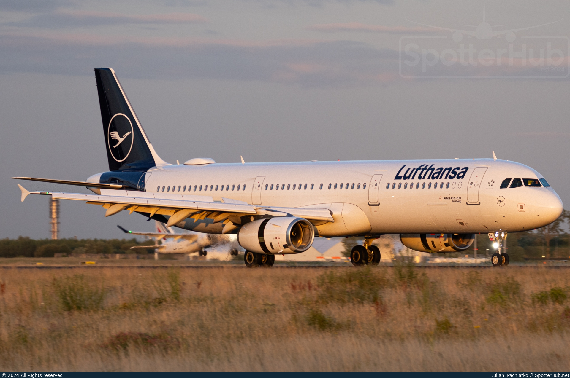Photo of D-AISL - Airbus A321-231 operated by Lufthansa