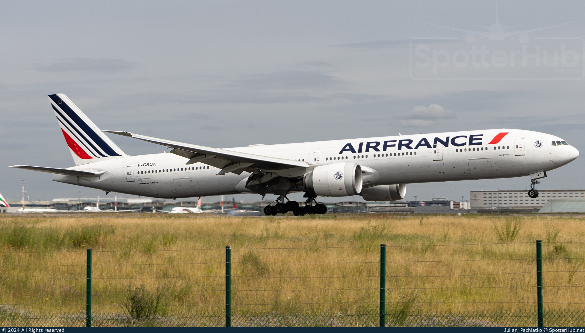 Photo of F-GSQA - Boeing 777-328(ER) operated by Air France