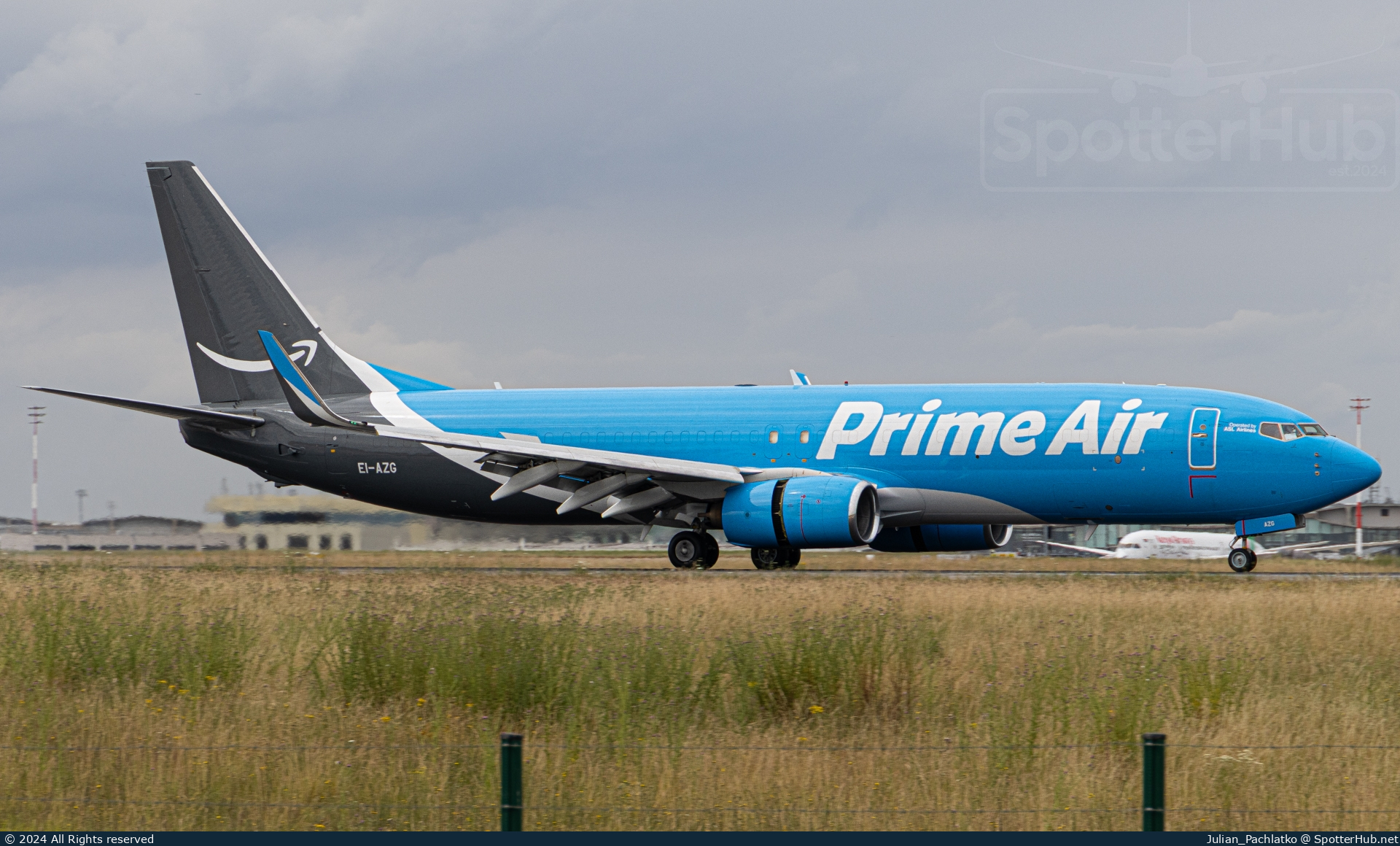 Photo of EI-AZG - Boeing 737-86Q(SF) operated by Amazon Prime Air (opb ASL Airlines Ireland)