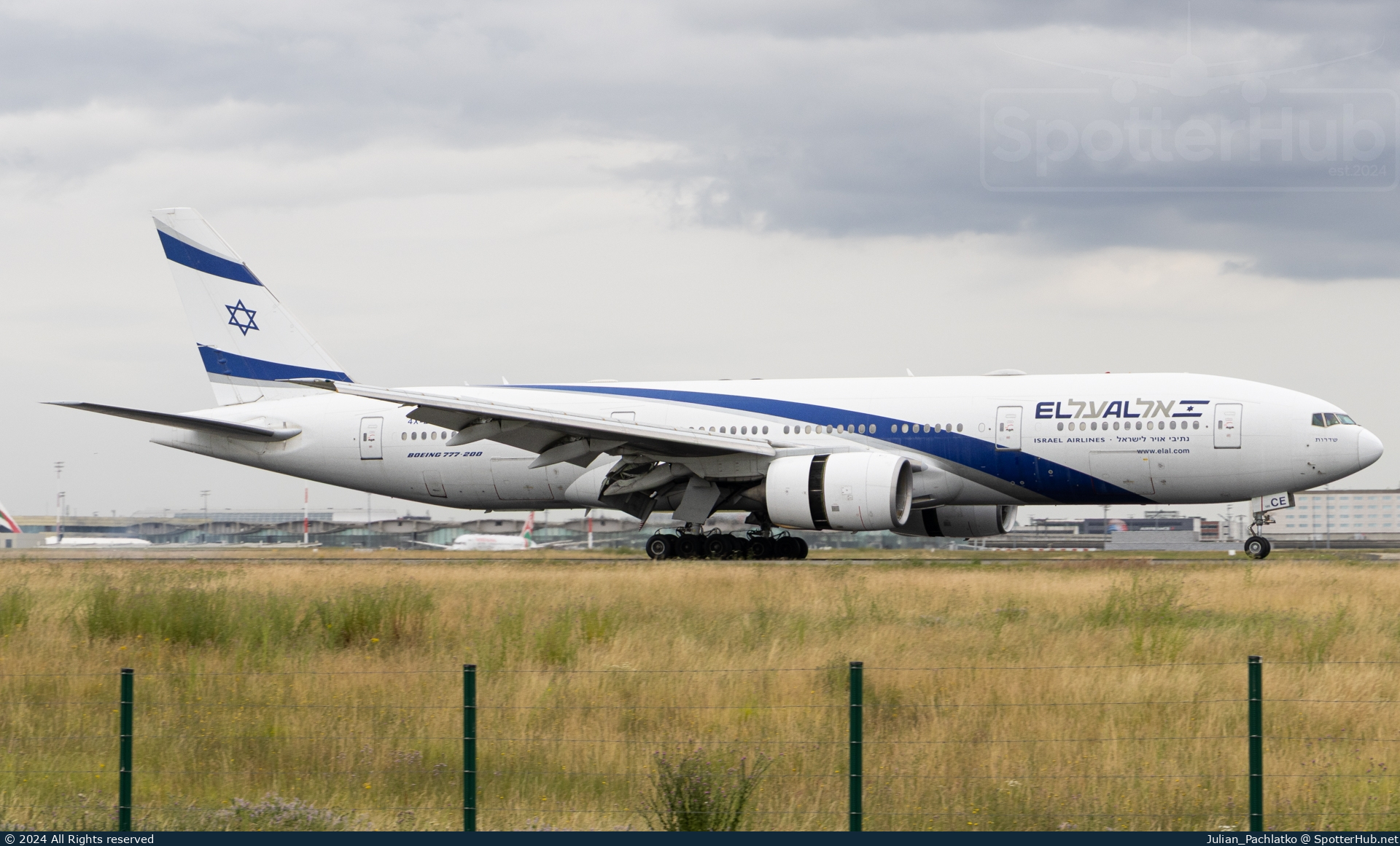 Photo of 4X-ECE - Boeing 777-258(ER) operated by El Al Israel Airlines