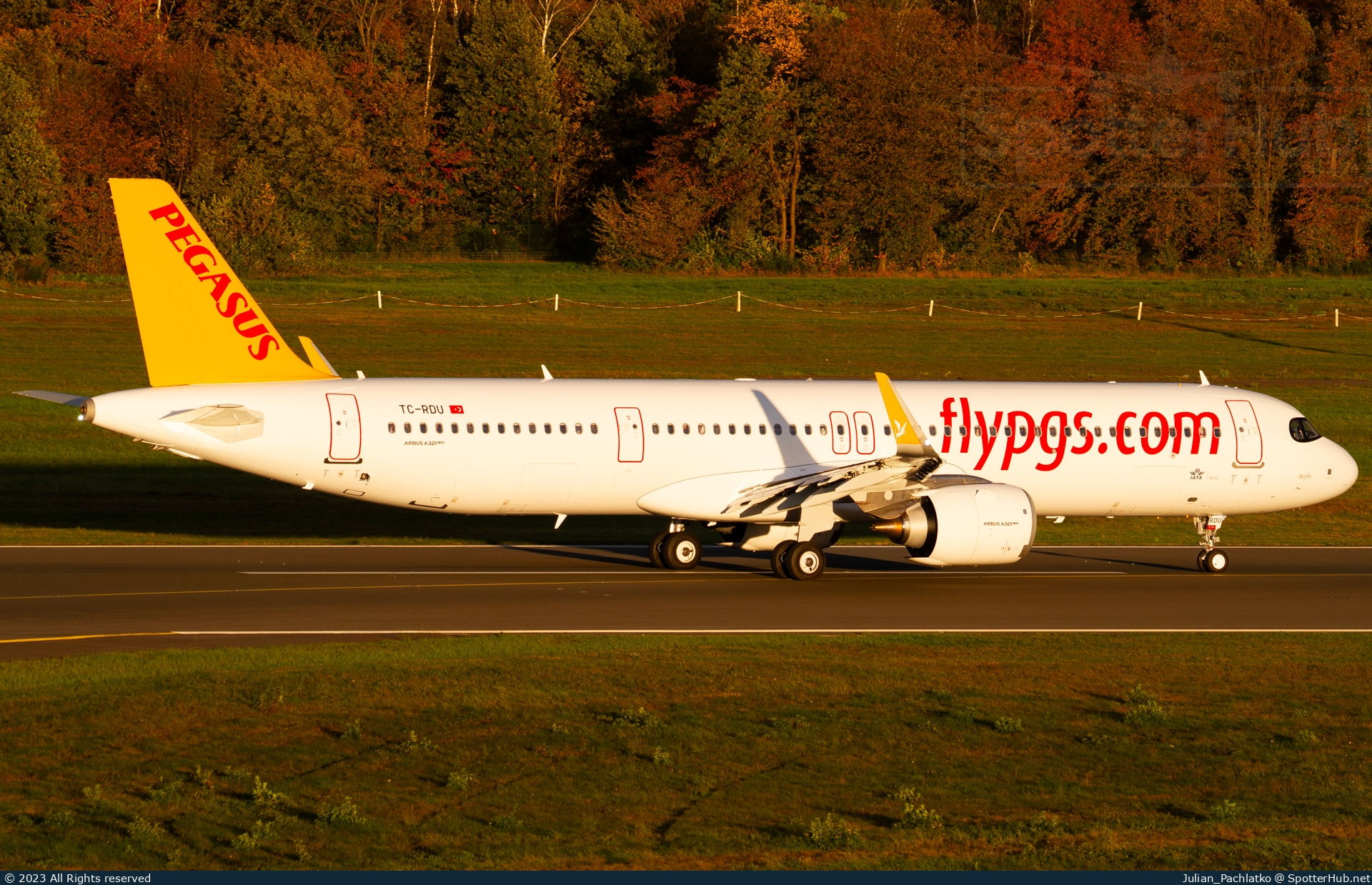 Photo of TC-RDU - Airbus A321-251NX operated by Pegasus Airlines