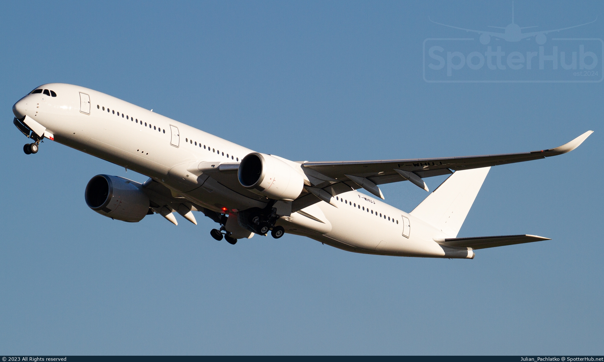 Photo of F-WHUJ - Airbus A350-941 operated by Airbus Industrie