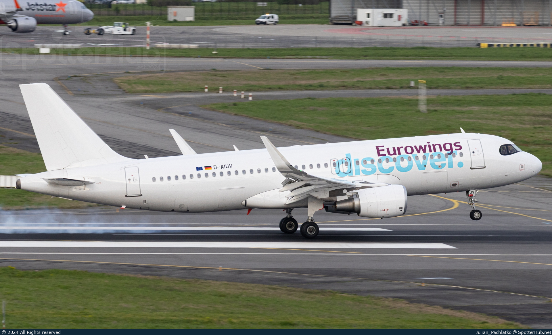 Photo of D-AIUV - Airbus A320-214 operated by Eurowings Discover