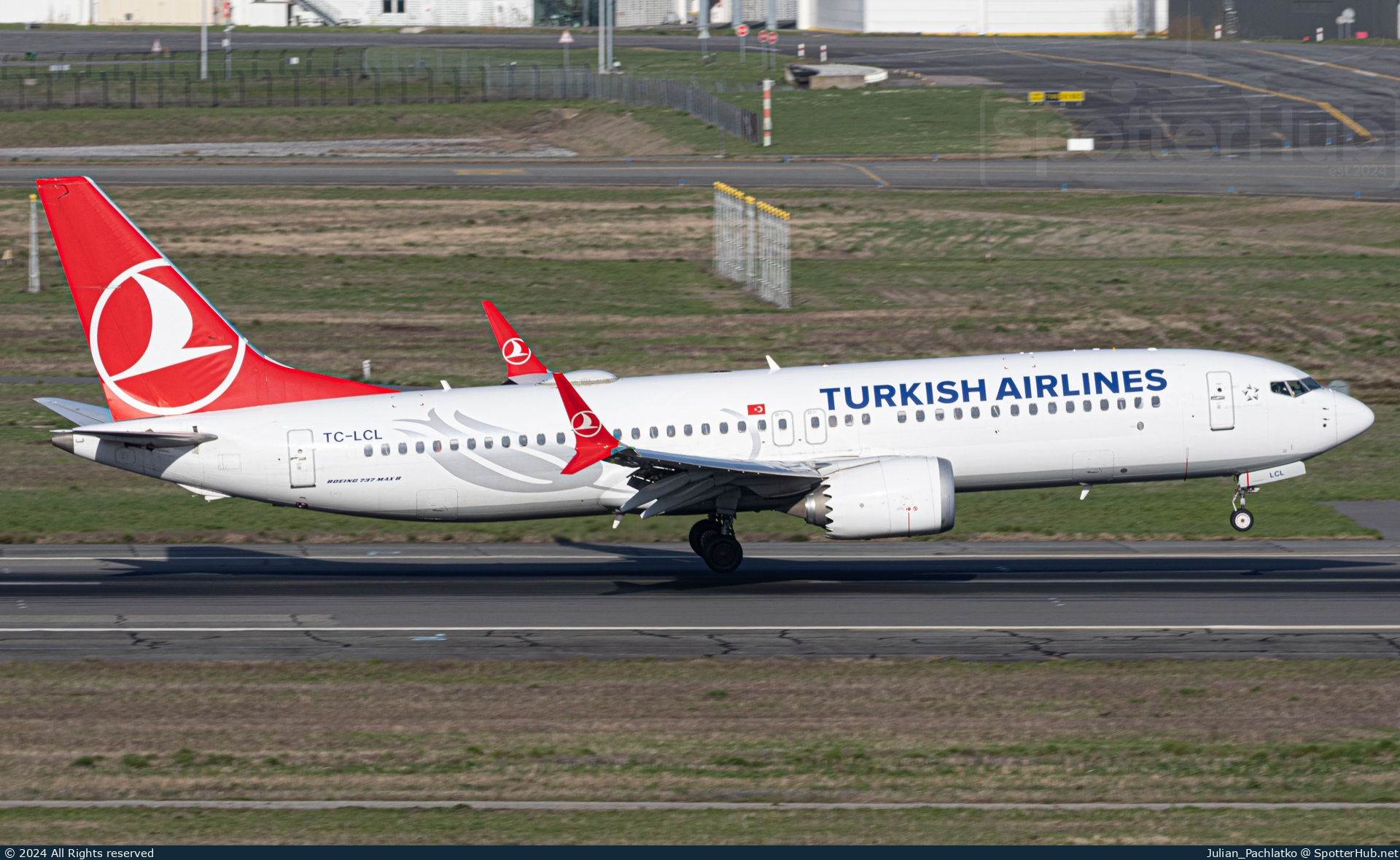 Photo of TC-LCL - Boeing 737 MAX 8 operated by Turkish Airlines