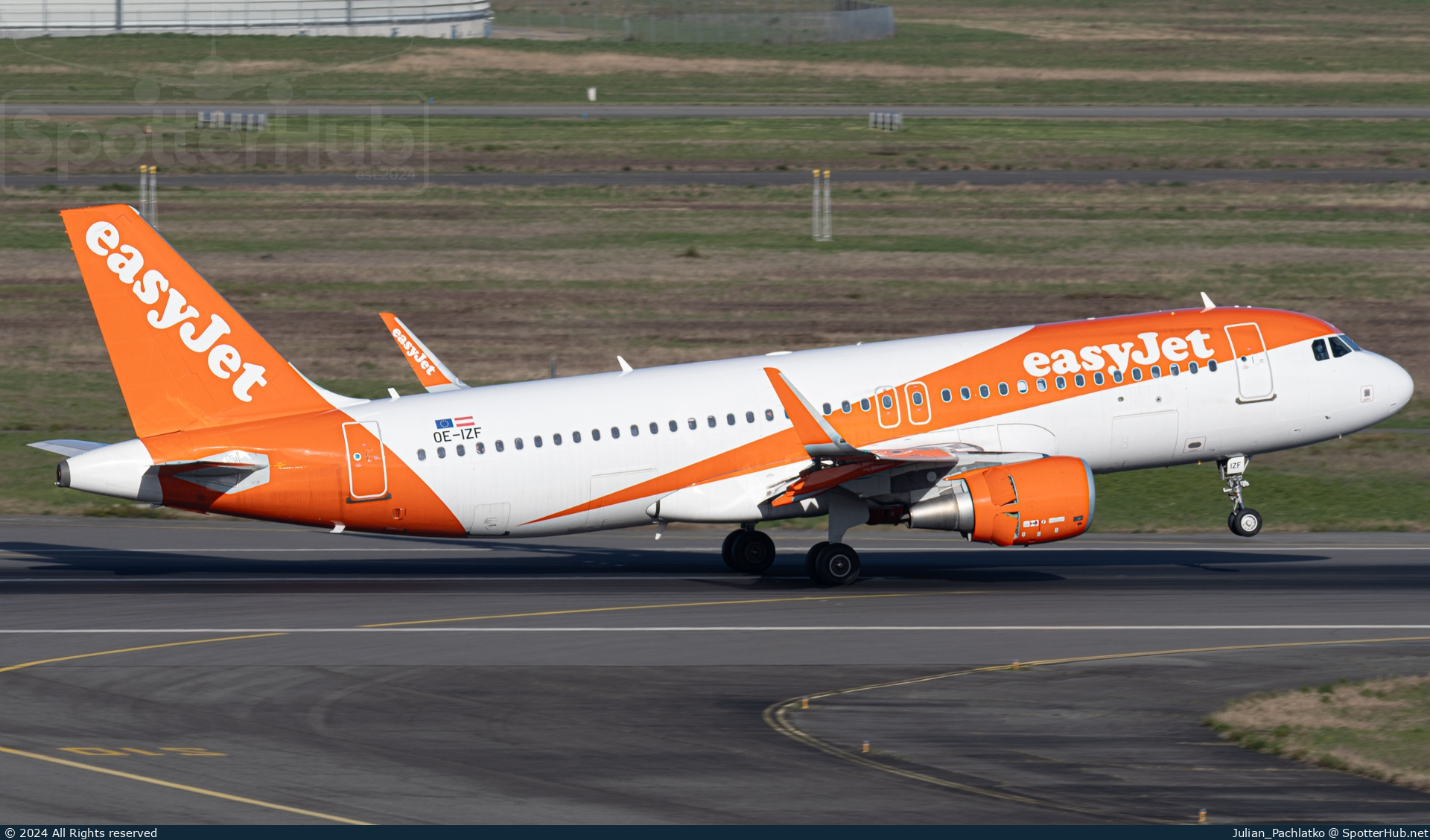 Photo of OE-IZF - Airbus A320-214 operated by easyJet Europe