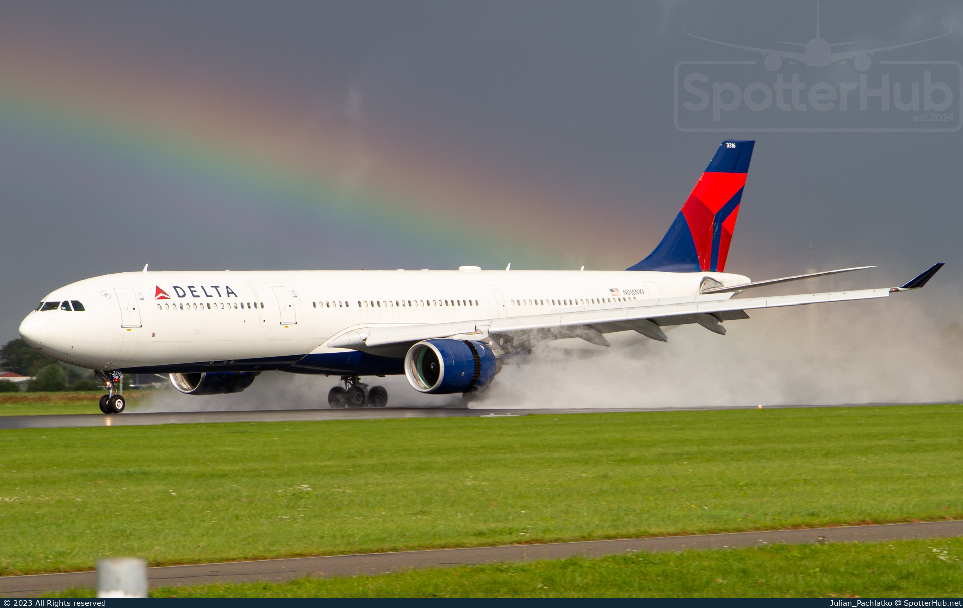 Photo of N816NW - Airbus A330-323 operated by Delta Air Lines