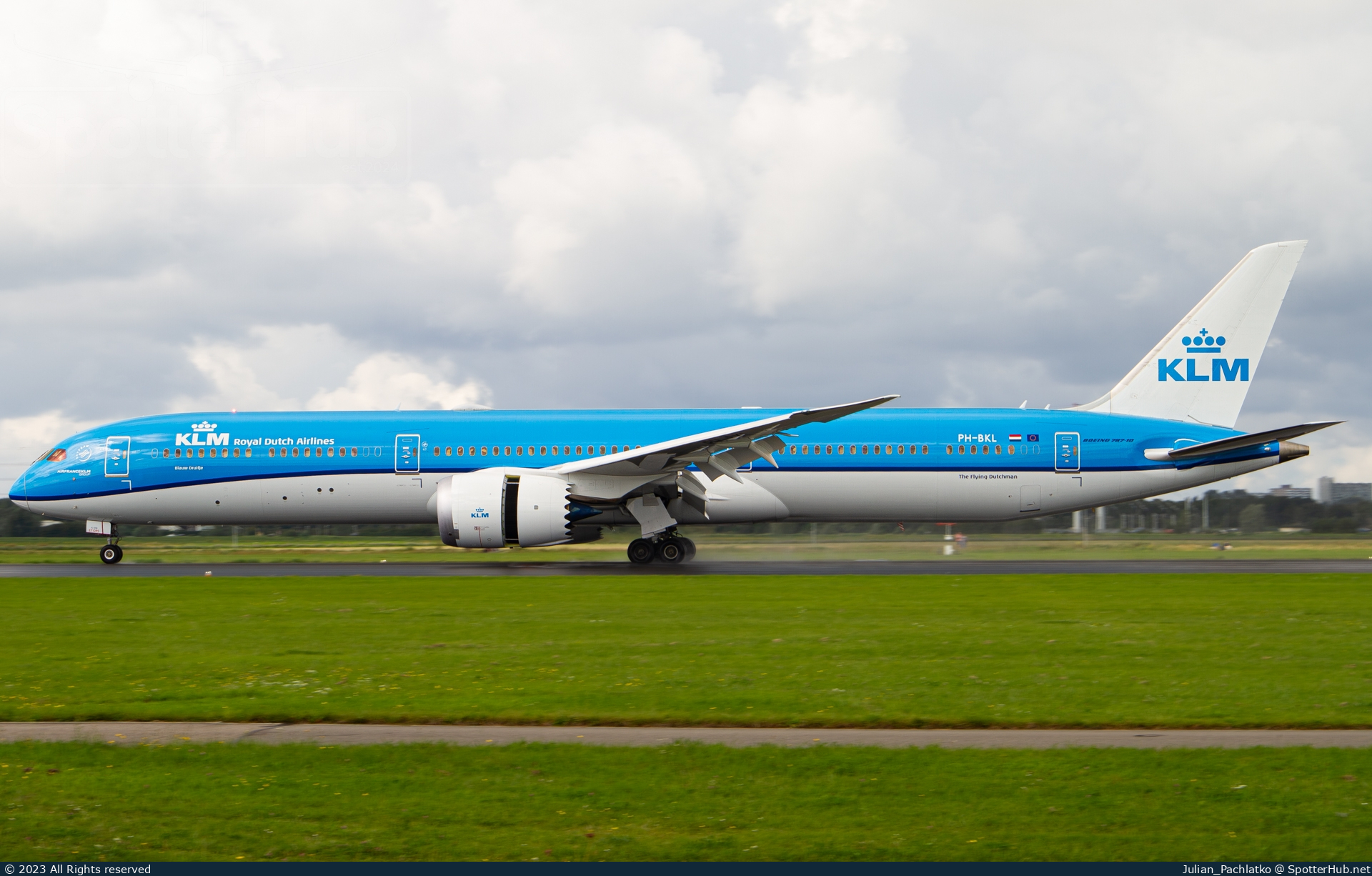 Photo of PH-BKL - Boeing 787-10 Dreamliner operated by KLM Royal Dutch Airlines