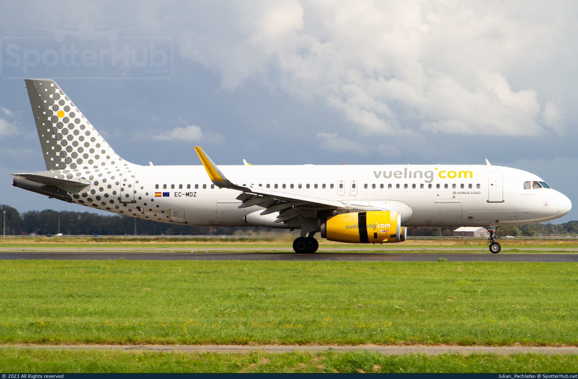 Photo of EC-MDZ - Airbus A320-232 operated by Vueling