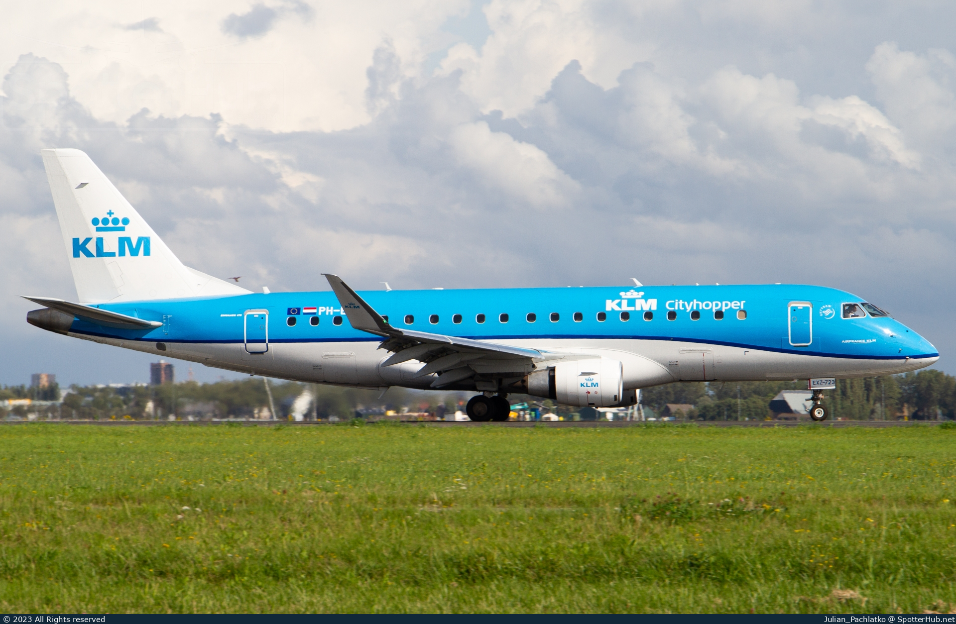Photo of PH-EXZ - Embraer ERJ-175STD operated by KLM Cityhopper