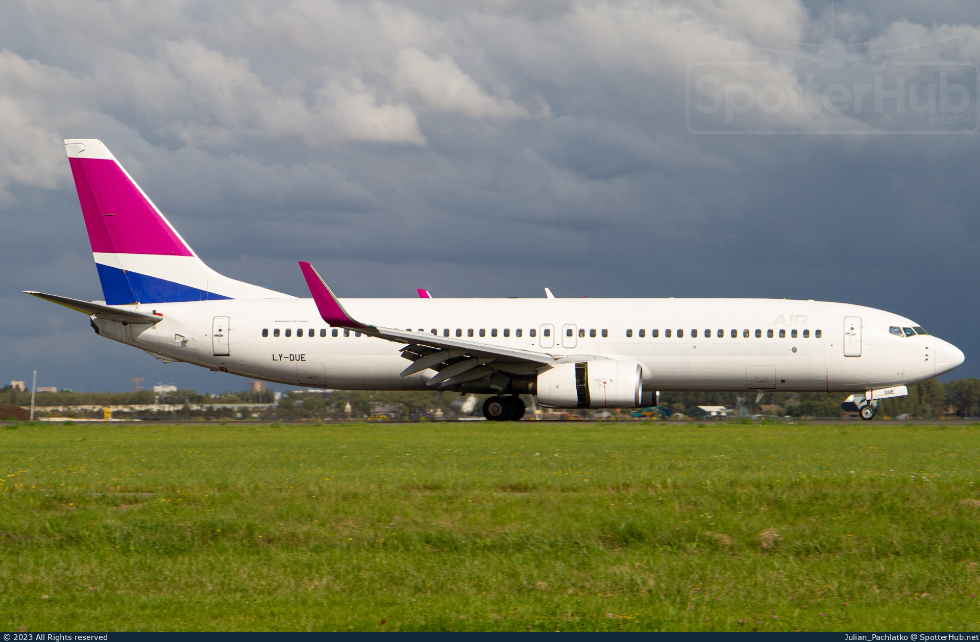 Photo of LY-DUE - Boeing 737-8FE operated by GetJet Airlines