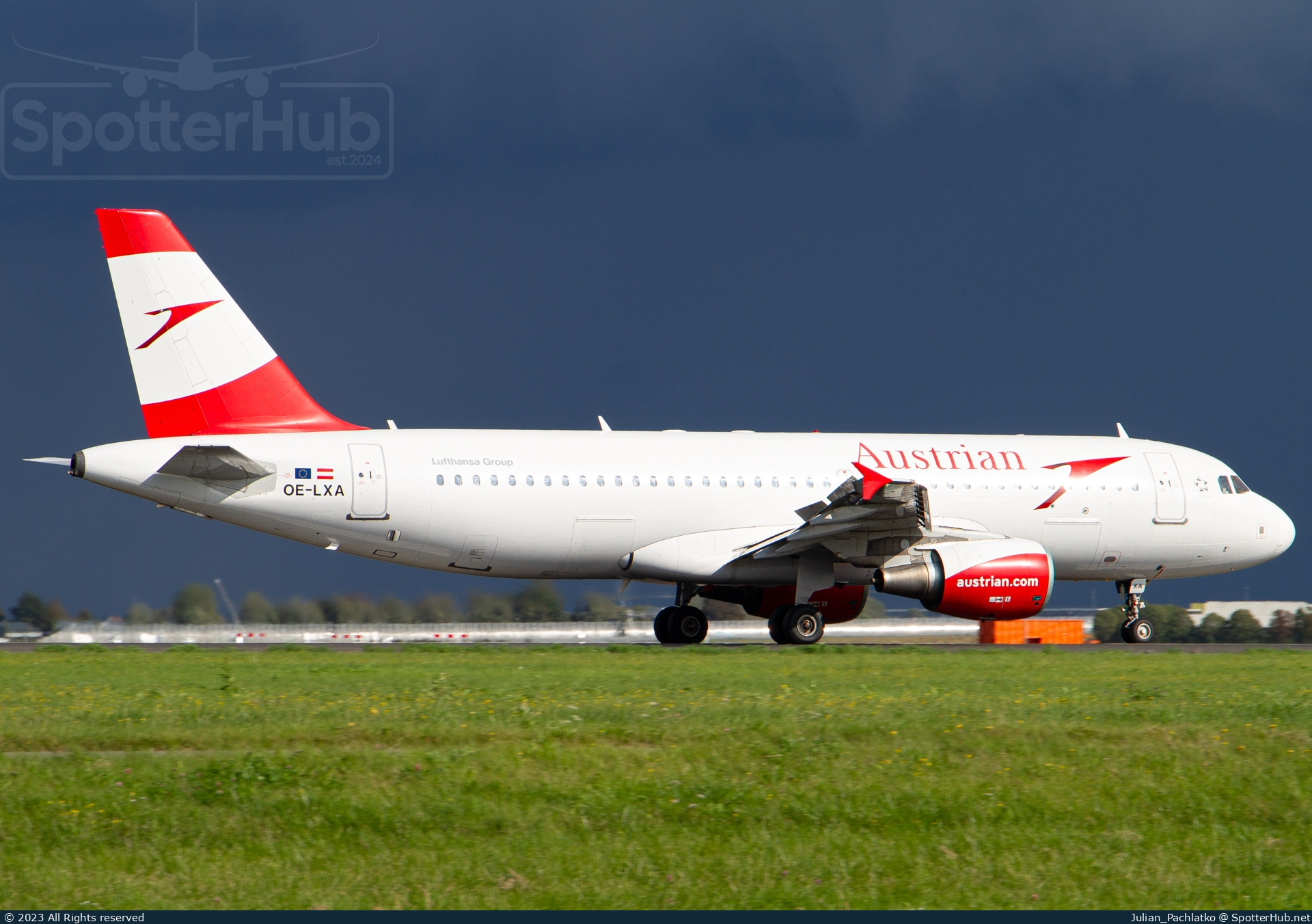 Photo of OE-LXA - Airbus A320-216 operated by Austrian Airlines
