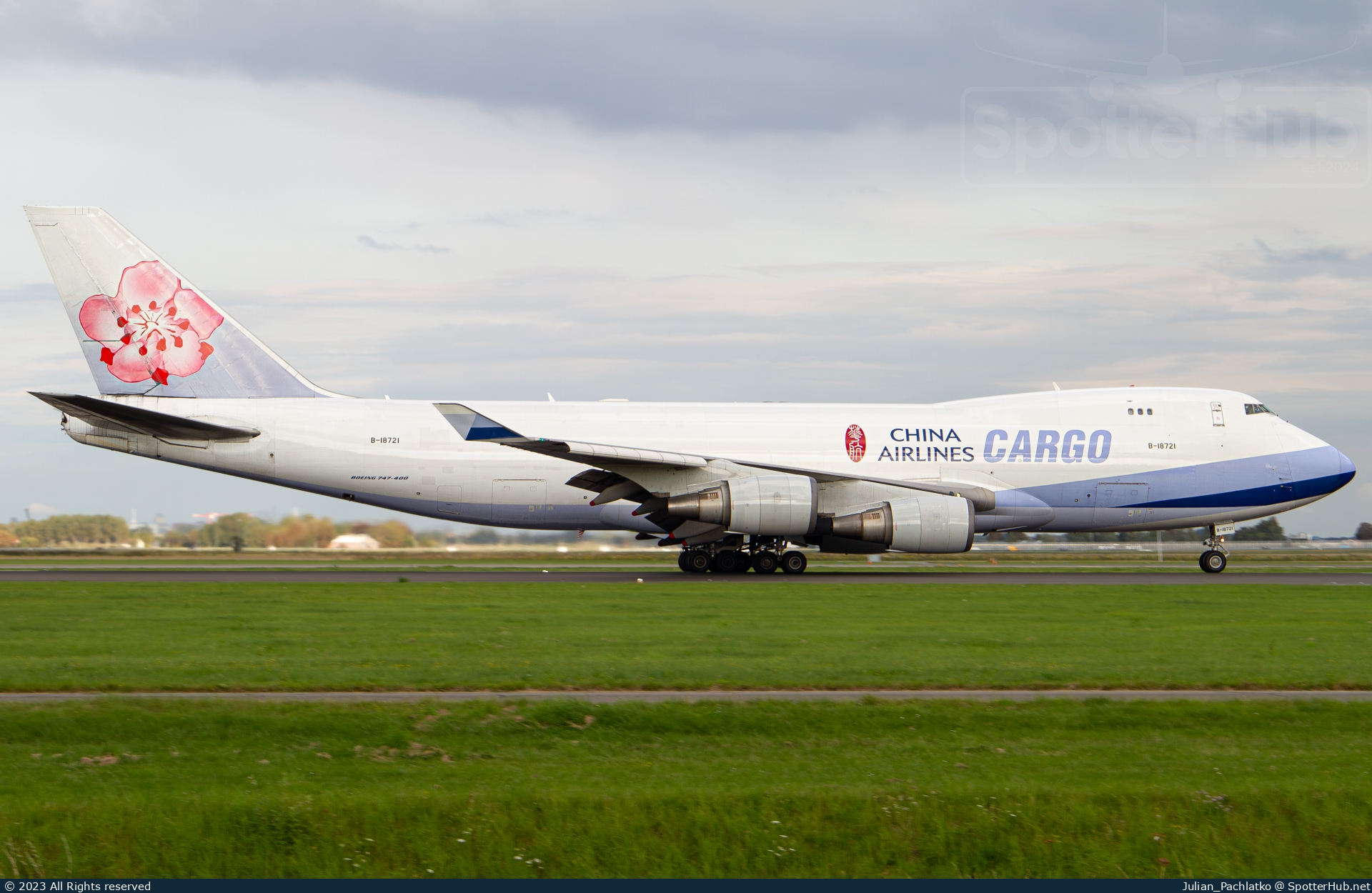 Photo of B-18721 - Boeing 747-409F operated by China Airlines Cargo
