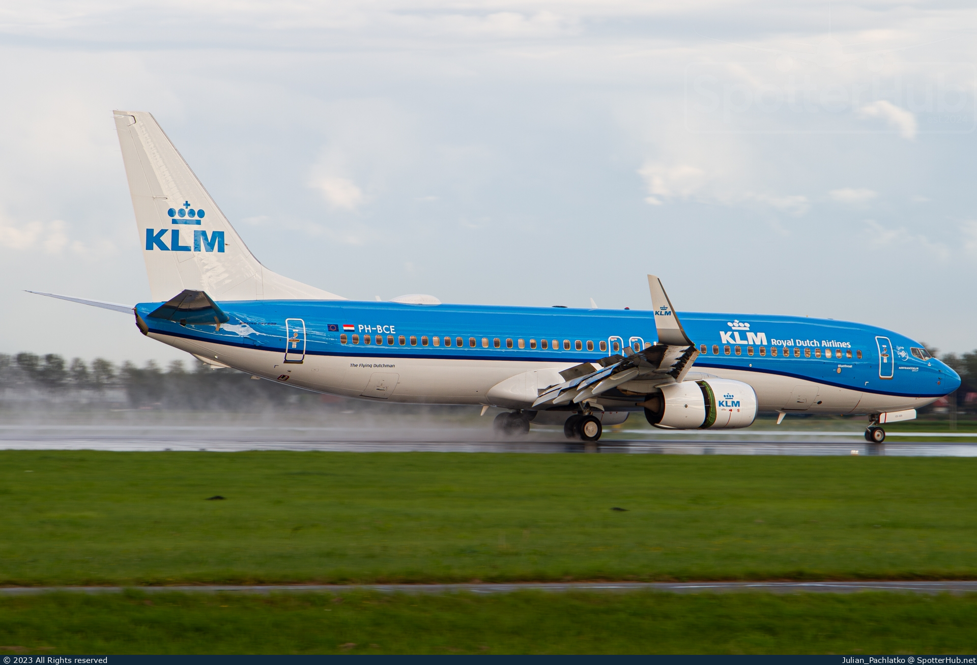 Photo of PH-BCE - Boeing 737-8K2 operated by KLM Royal Dutch Airlines