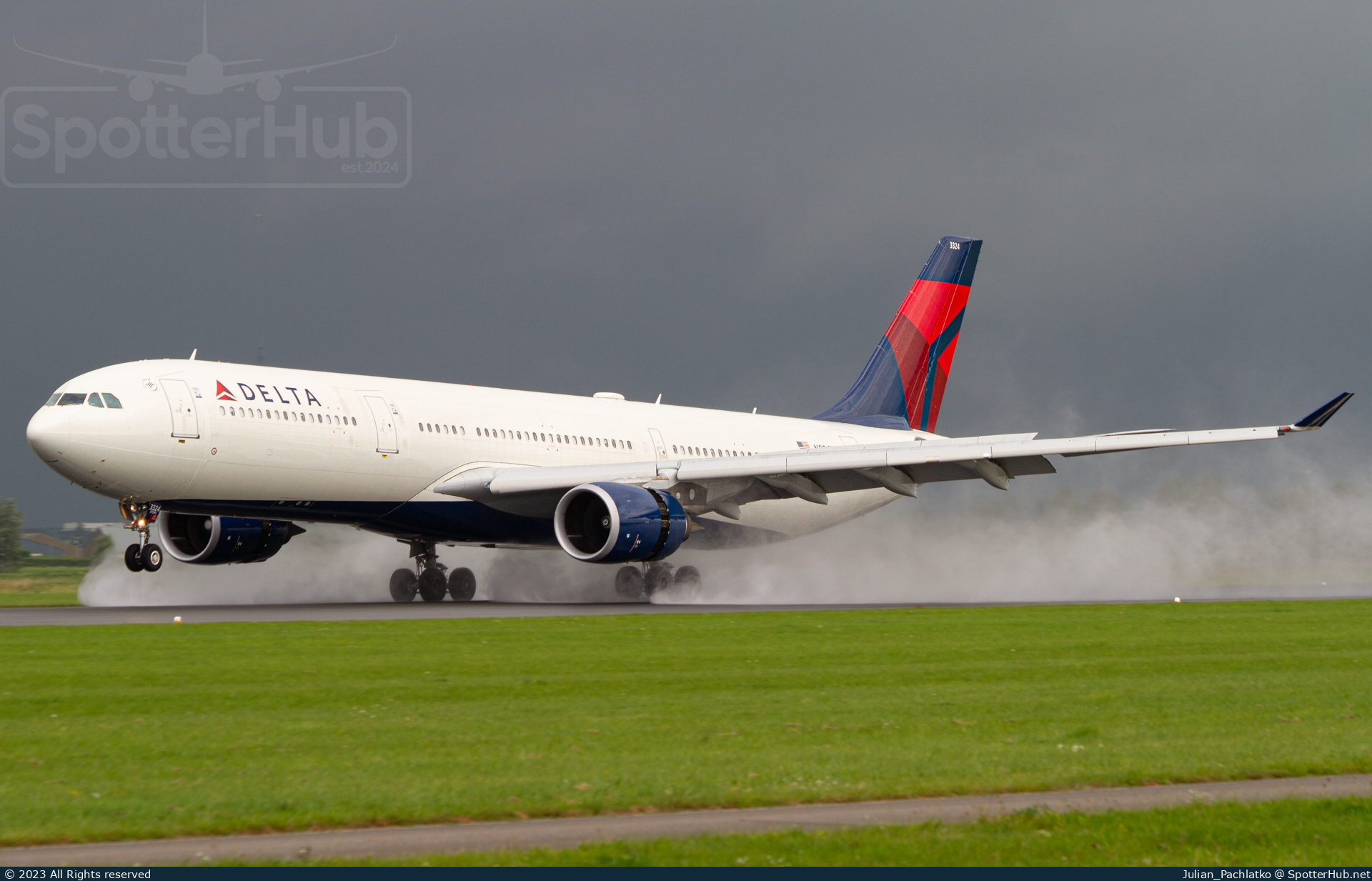 Photo of N824NW - Airbus A330-302 operated by Delta Air Lines