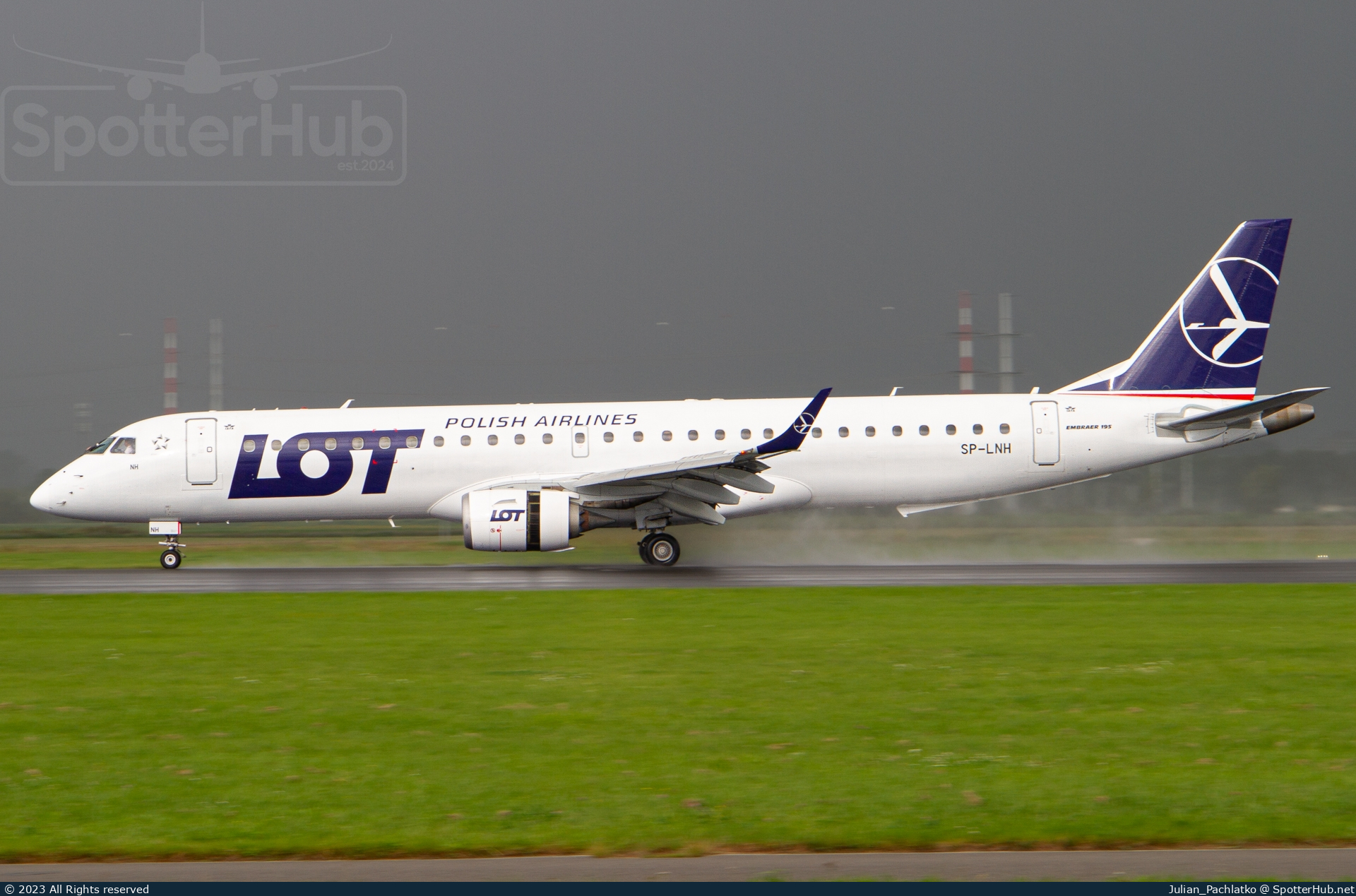 Photo of SP-LNH - Embraer ERJ-195AR operated by LOT Polish Airlines