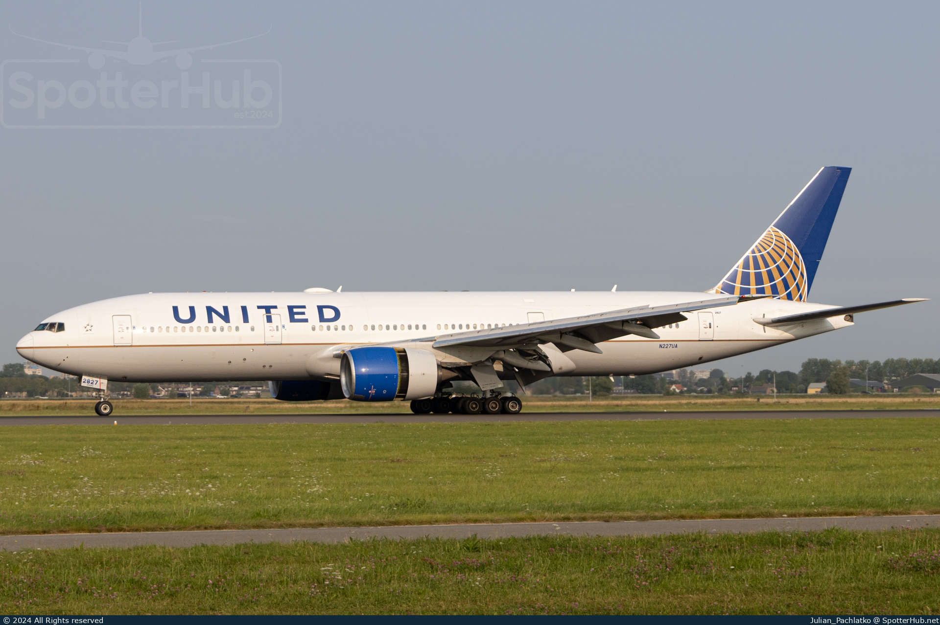 Photo of N227UA - Boeing 777-222(ER) operated by United Airlines