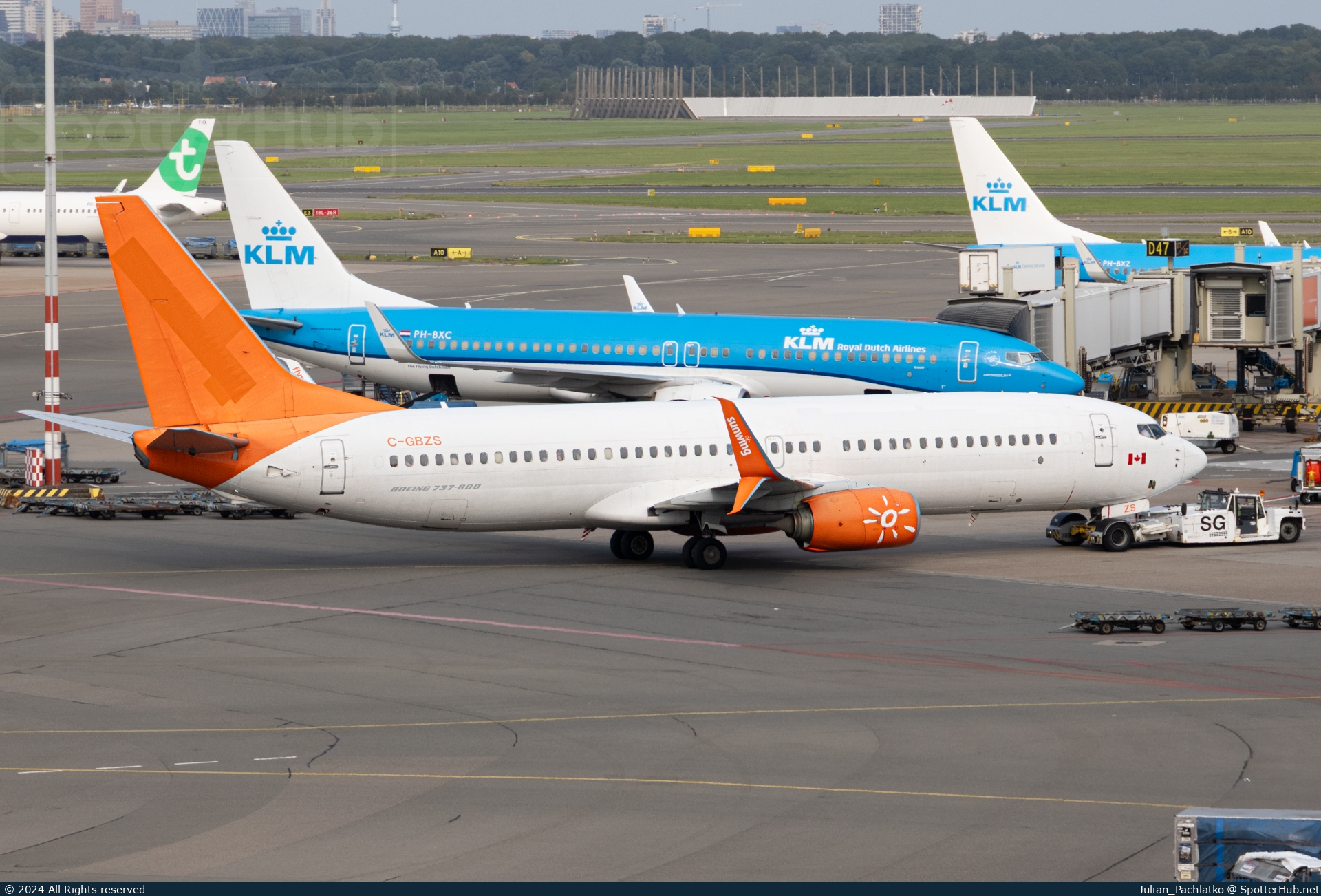 Photo of C-GBZS - Boeing 737-8SH operated by Sunwing Airlines