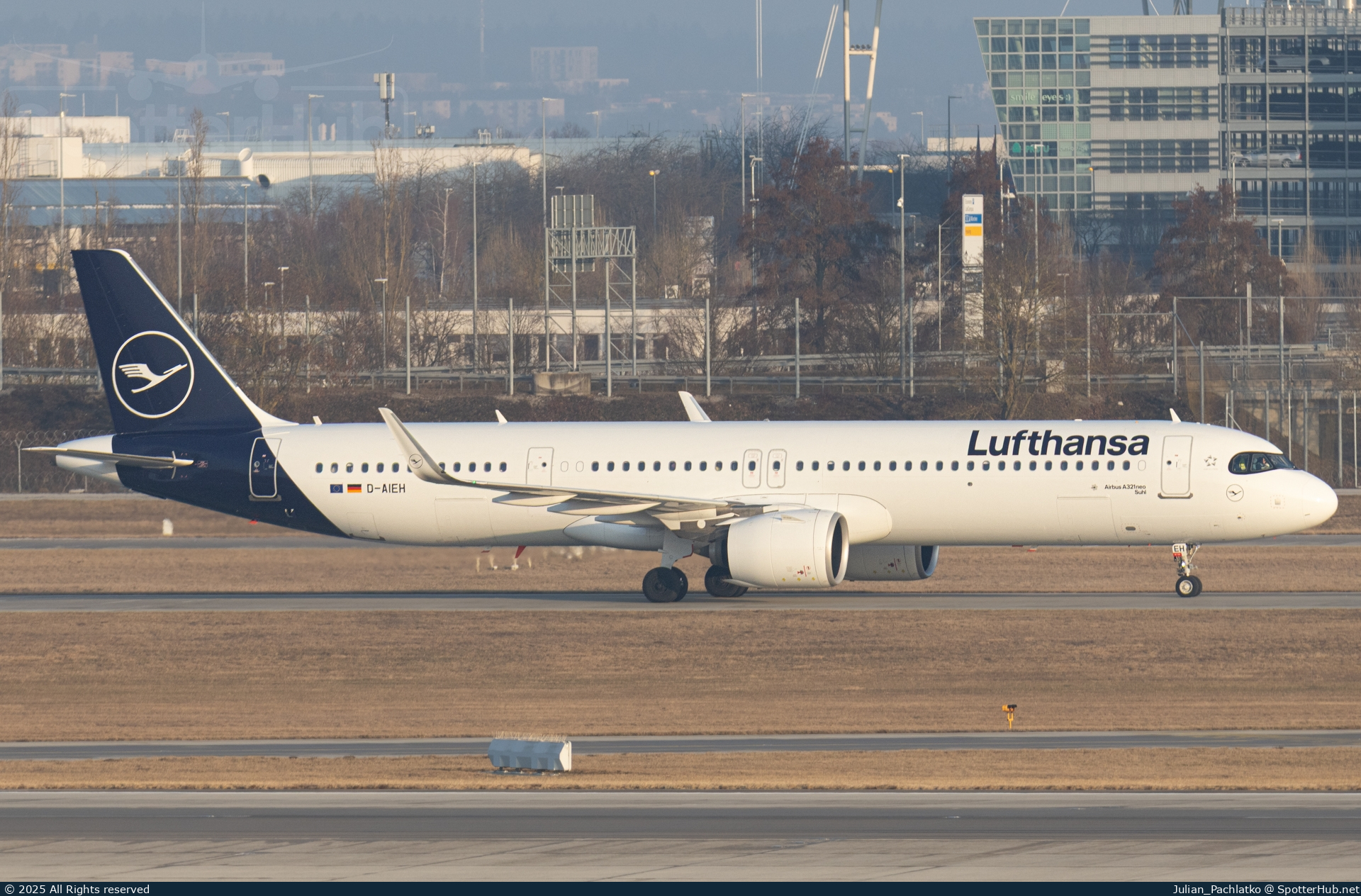 Photo of D-AIEH - Airbus A321-271NX operated by Lufthansa