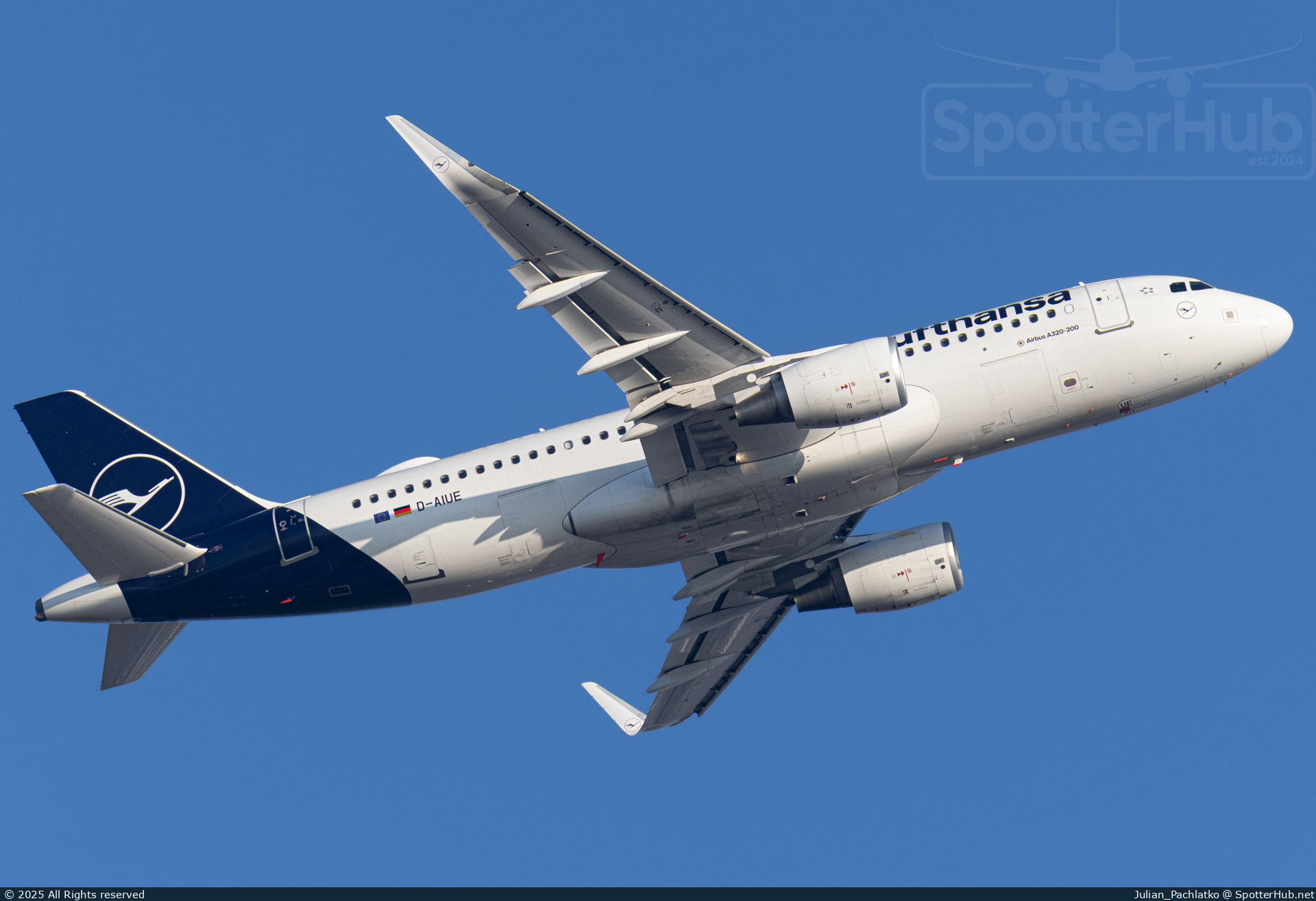 Photo of D-AIUE - Airbus A320-214 operated by Lufthansa