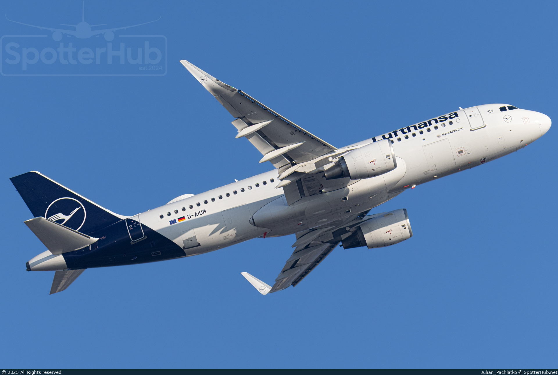 Photo of D-AIUM - Airbus A320-214 operated by Lufthansa
