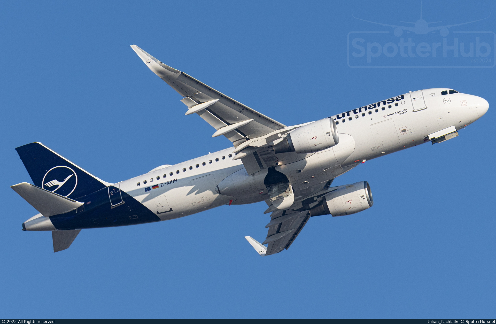 Photo of D-AIUH - Airbus A320-214 operated by Lufthansa