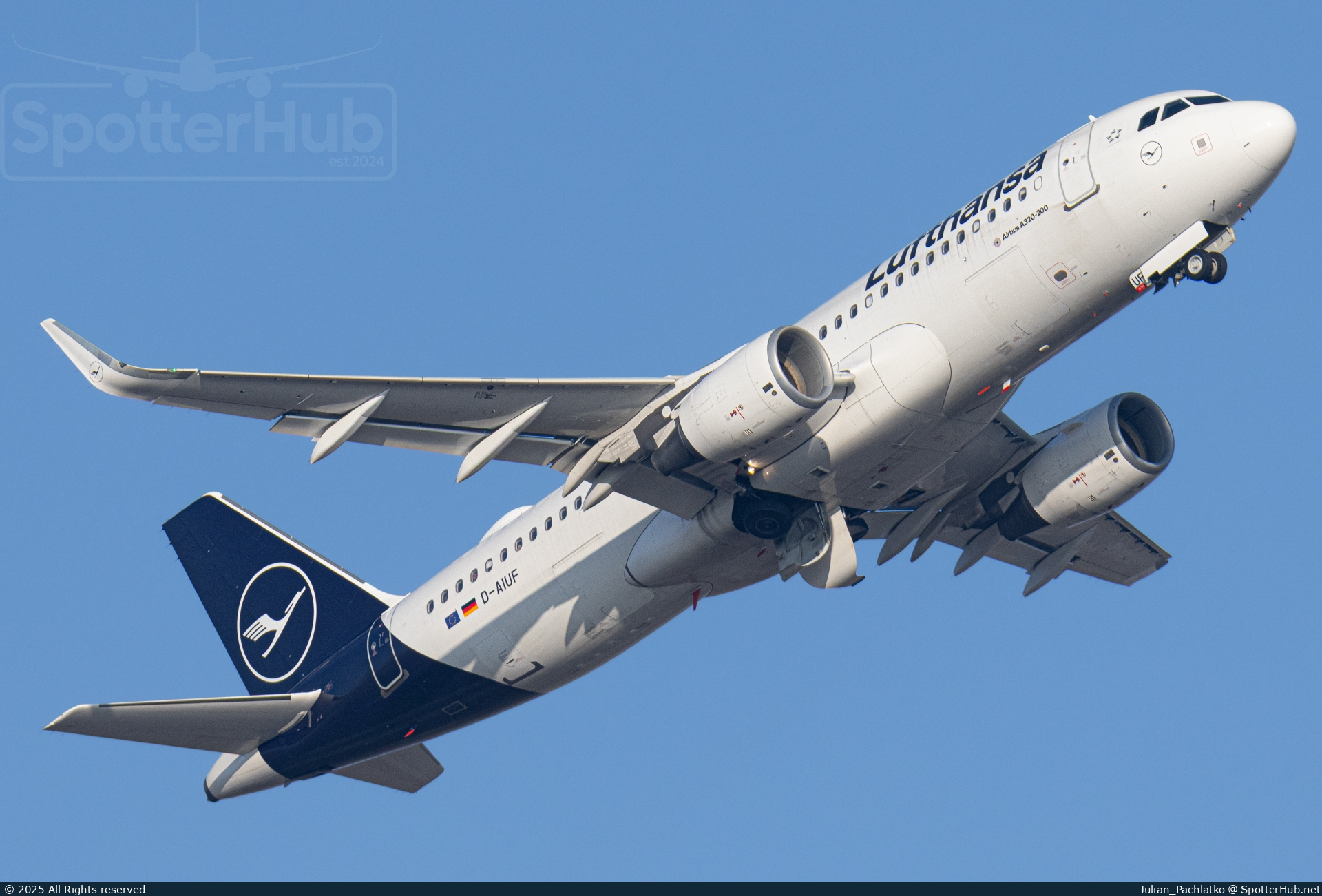 Photo of D-AIUF - Airbus A320-214 operated by Lufthansa