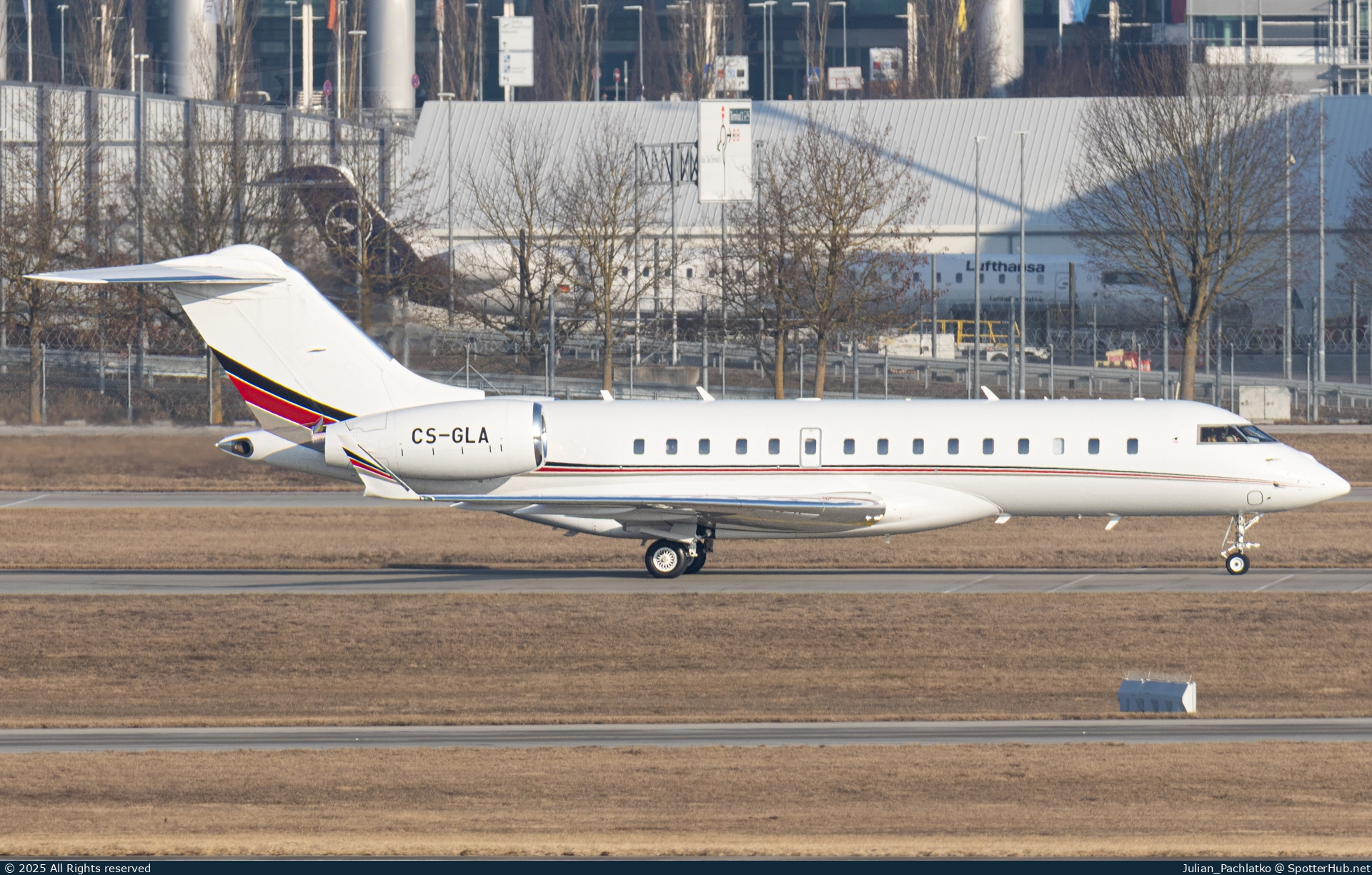 Photo of CS-GLA - Bombardier Global 6000 operated by NetJets Europe