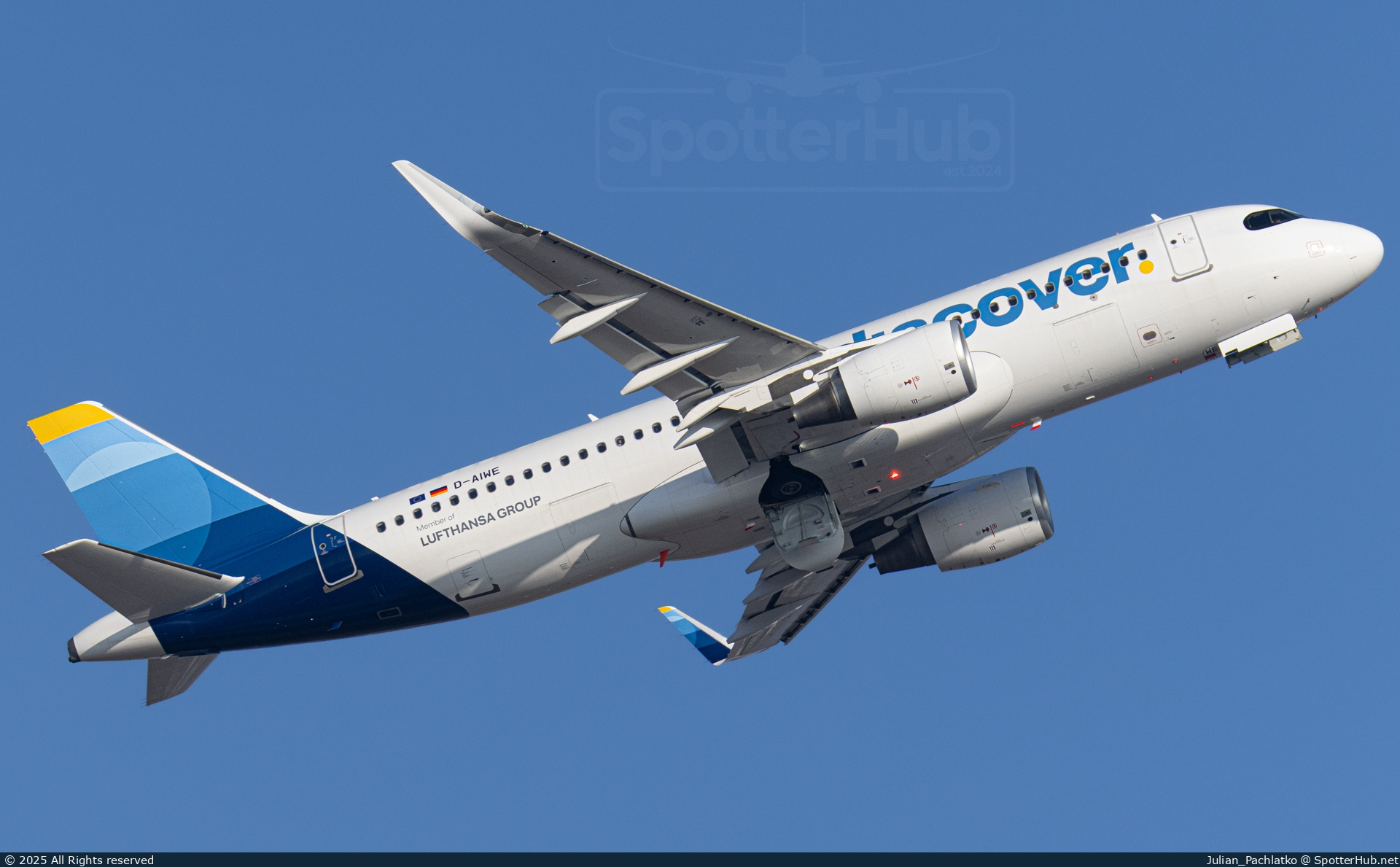 Photo of D-AIWE - Airbus A320-214 operated by Discover Airlines