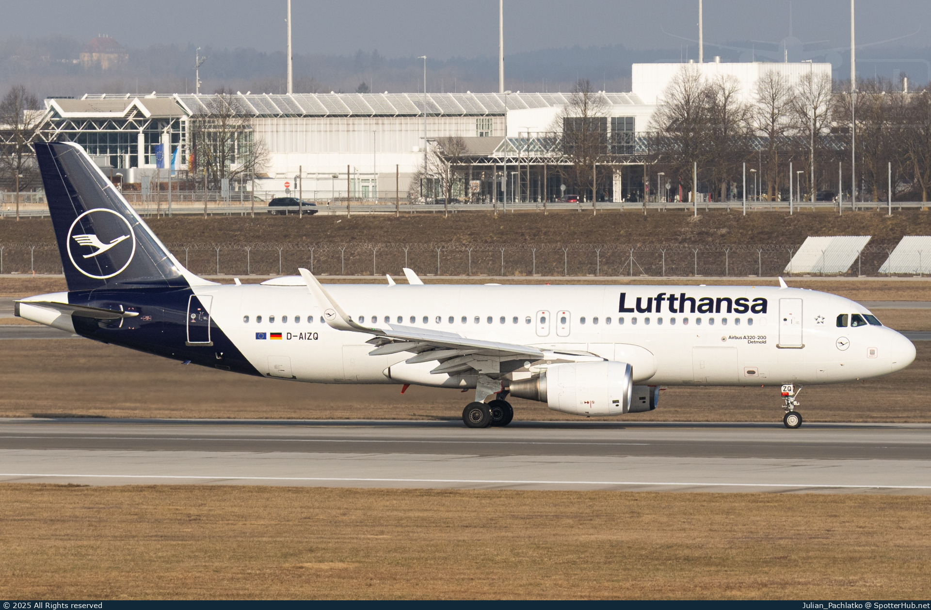 Photo of D-AIZQ - Airbus A320-214 operated by Lufthansa