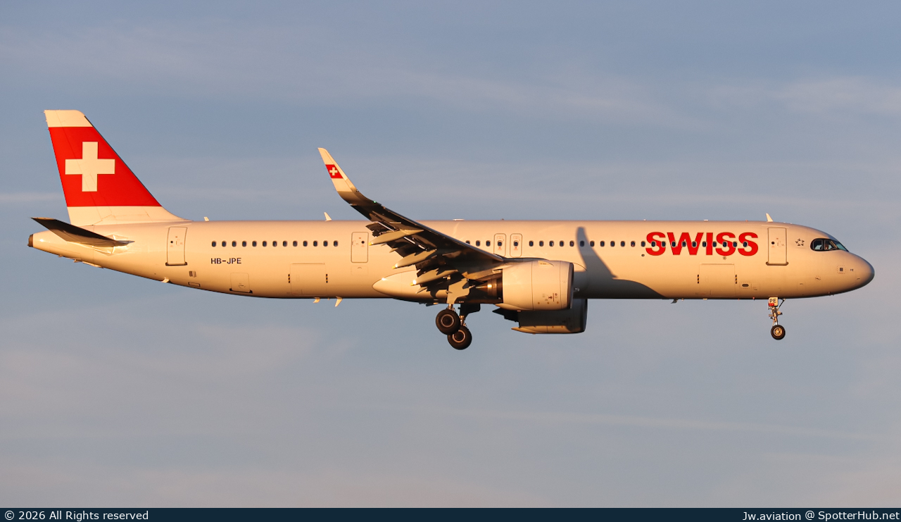 Photo of HB-JPE - Airbus A321-271NX operated by Swiss International Air Lines