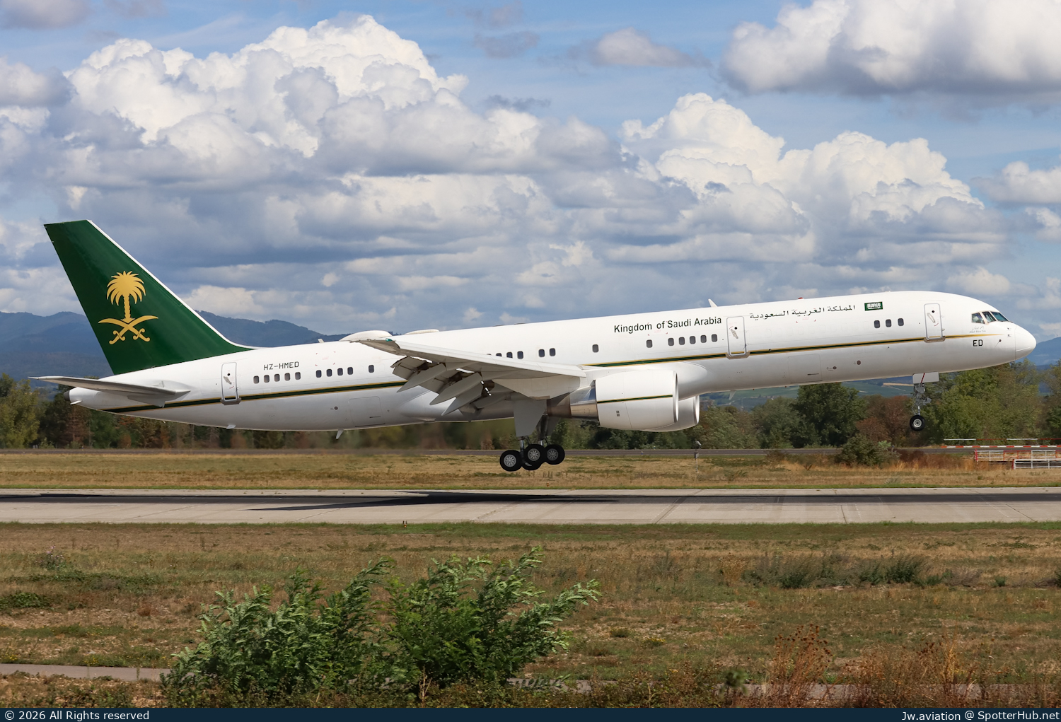 Photo of HZ-HMED - Boeing 757-23A operated by Saudi Aero Medical Evacuation