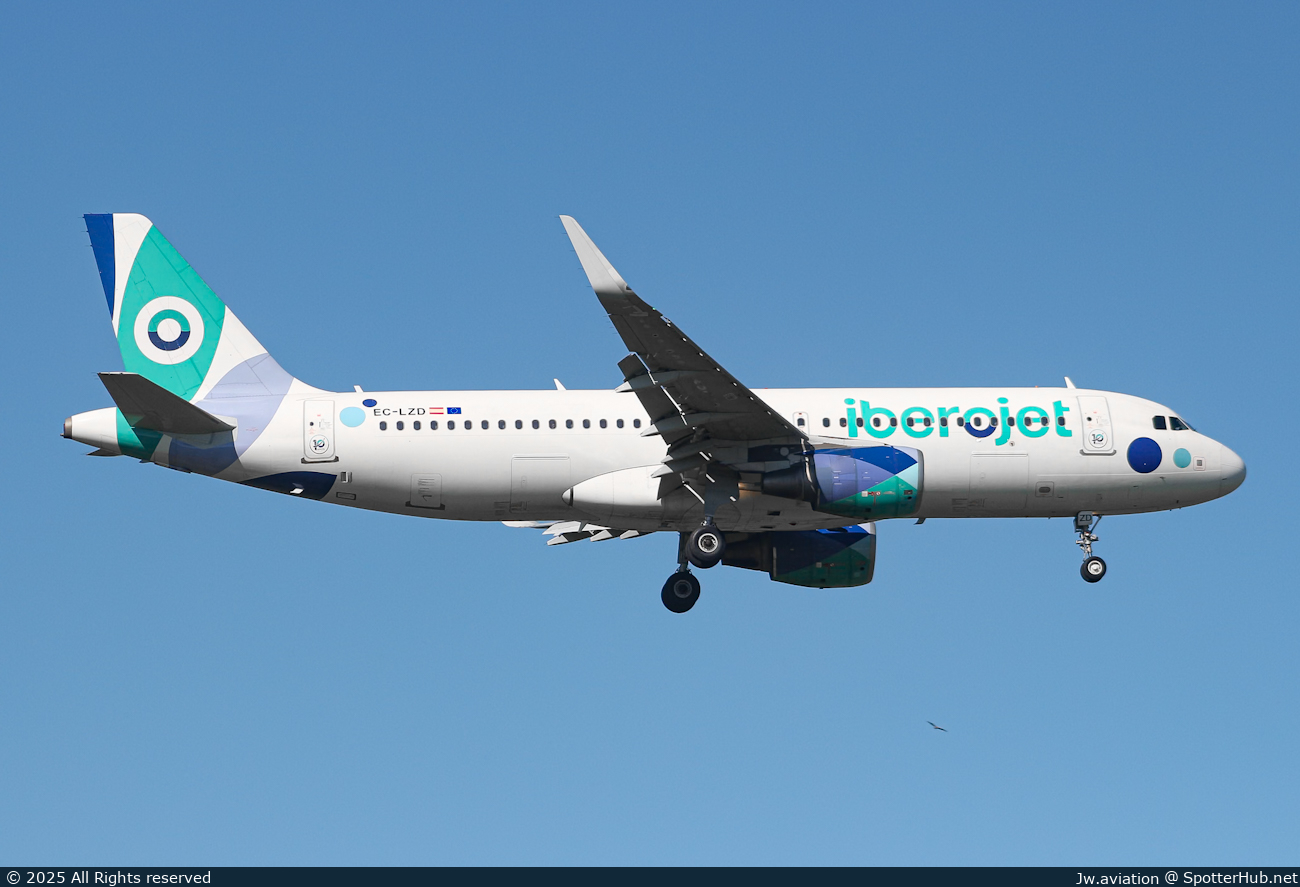 Photo of EC-LZD - Airbus A320-214 operated by Iberojet
