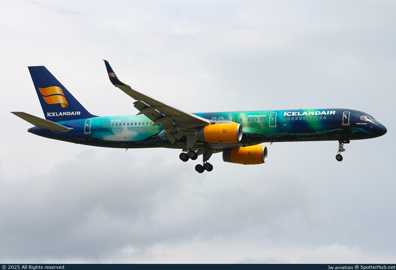 Photo of TF-FIU - Boeing 757-256 operated by Icelandair