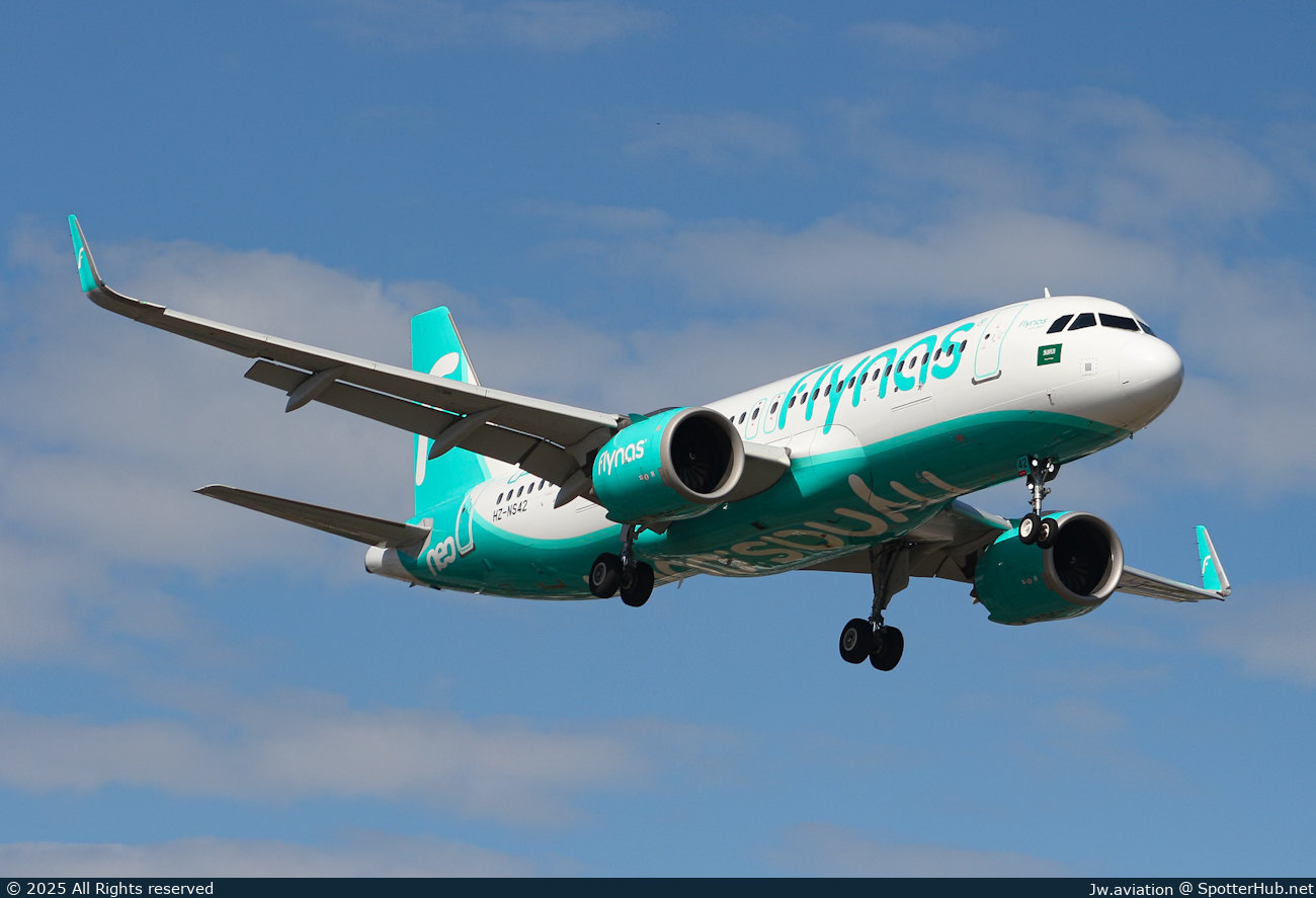 Photo of HZ-NS42 - Airbus A320-251N operated by Flynas