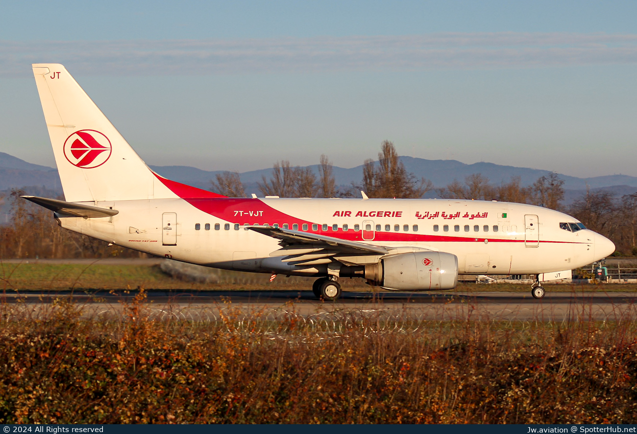 Photo of 7T-VJT - Boeing 737-6D6 operated by Air Algérie