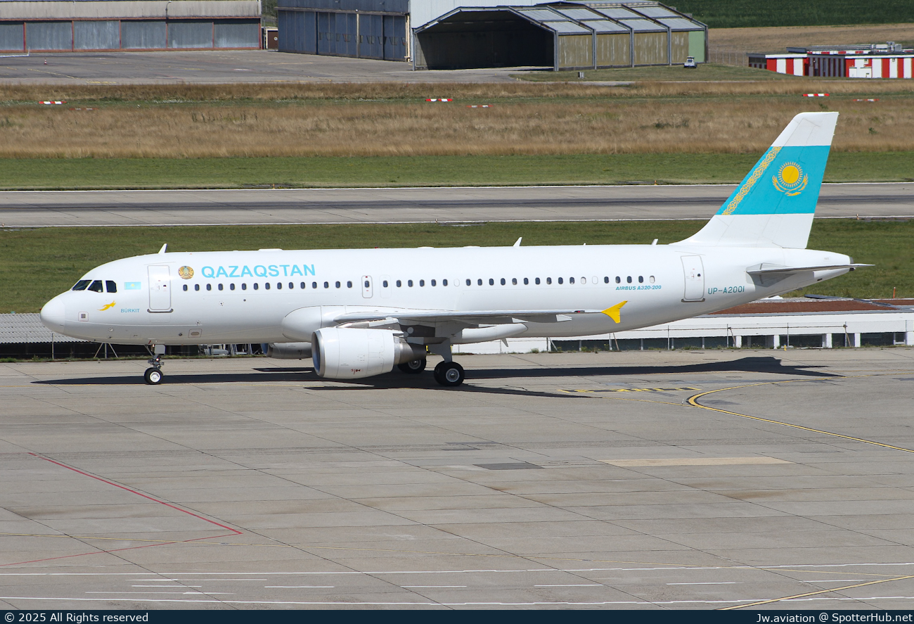 Photo of UP-A2001 - Airbus A320-214(CJ) Prestige operated by Government of Kazakhstan