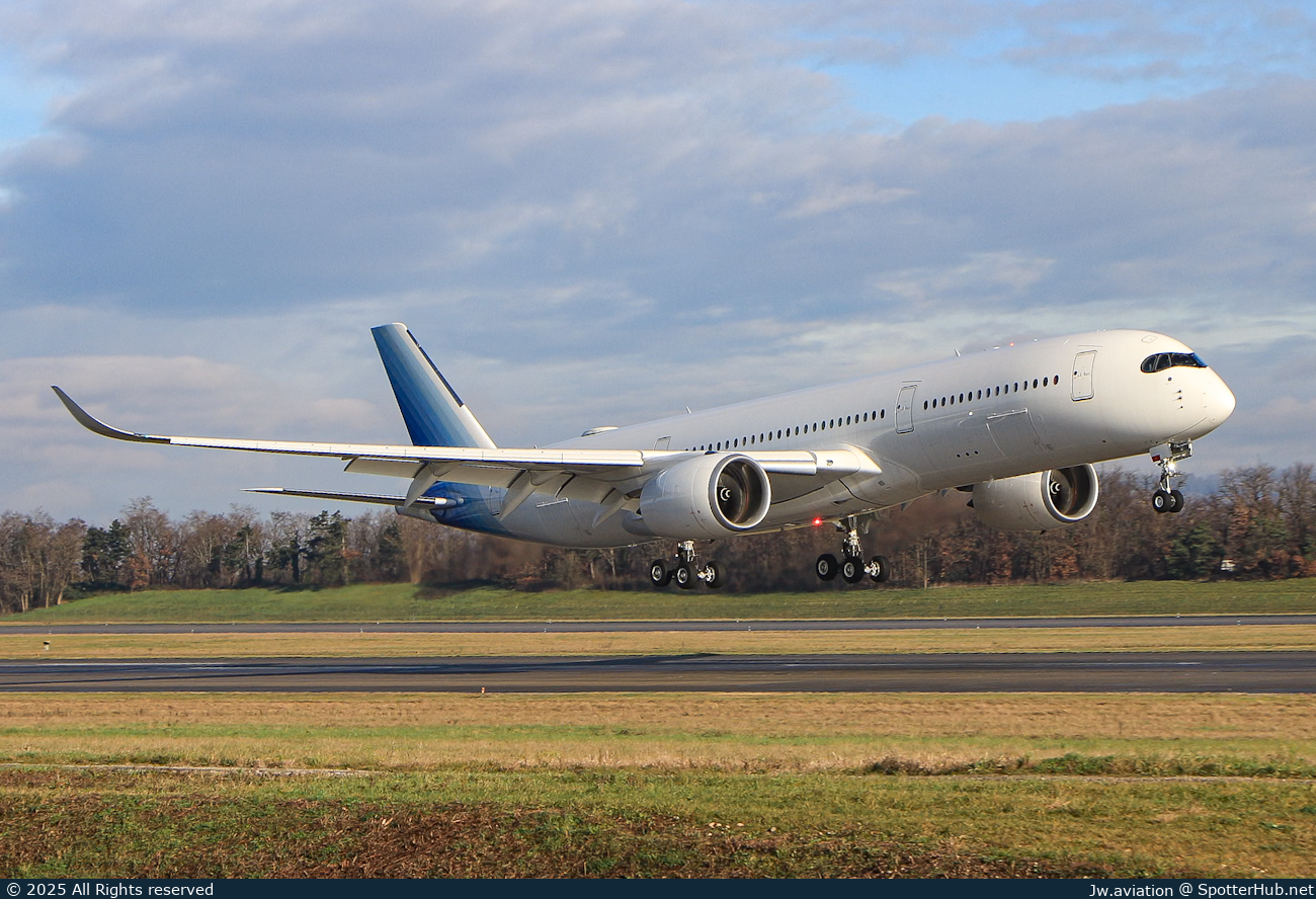 Photo of D-AKAY - Airbus A350-941(CJ) operated by K5 Aviation