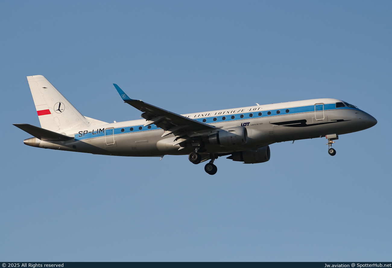 Photo of SP-LIM - Embraer ERJ-175LR operated by LOT Polish Airlines