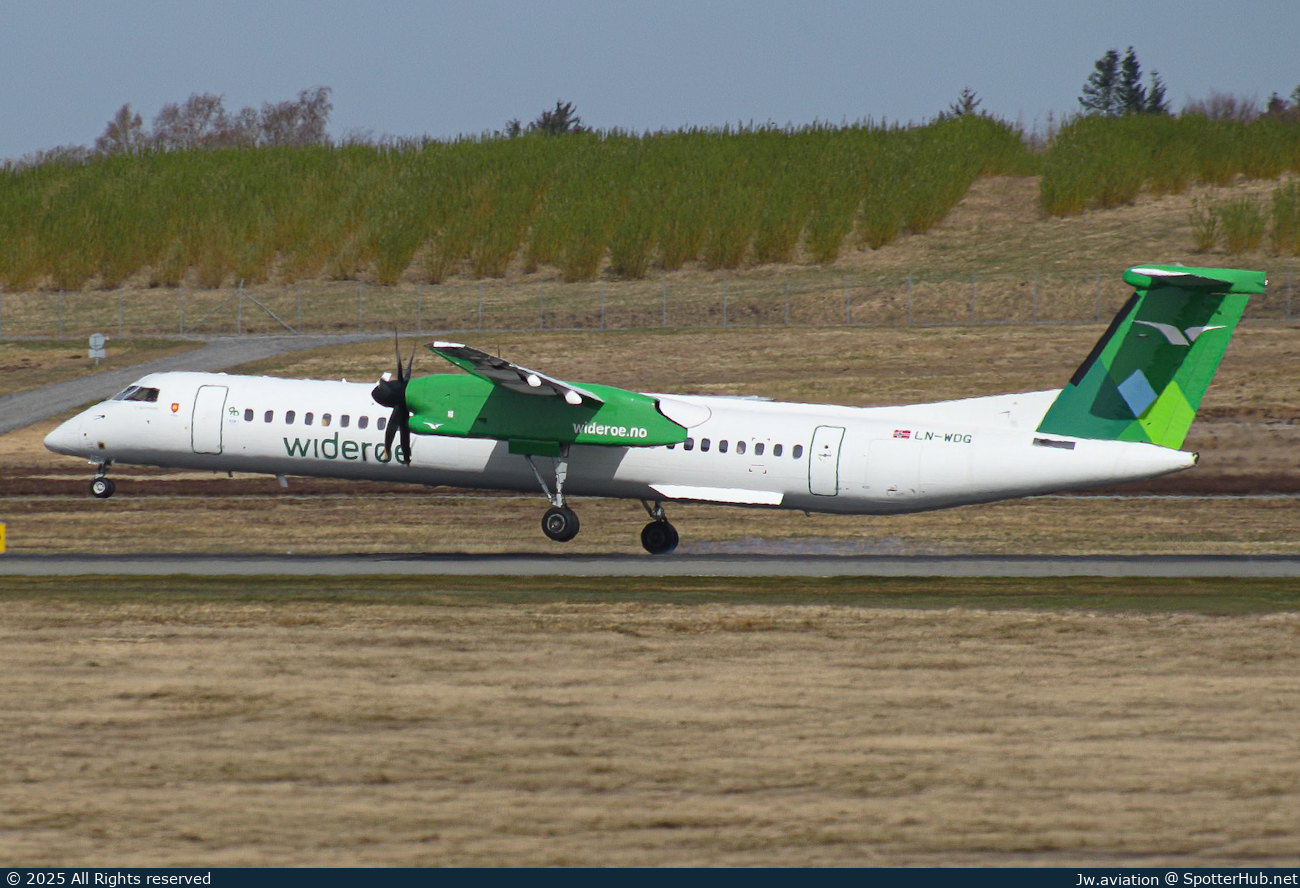 Photo of LN-WDG - Bombardier DHC-8-402 Dash 8 Q400 operated by Widerøe