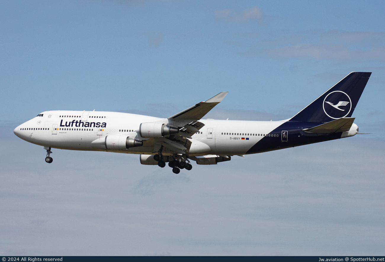 Photo of D-ABVY - Boeing 747-430 operated by Lufthansa
