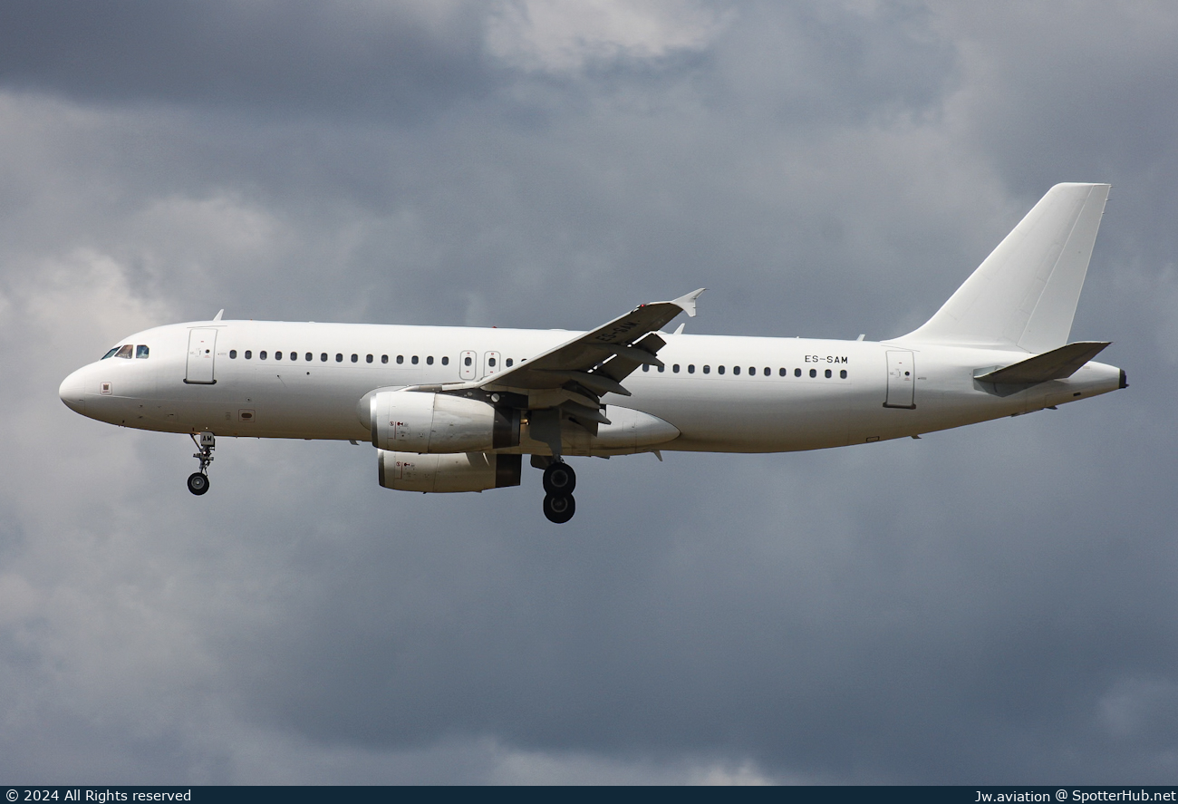 Photo of ES-SAM - Airbus A320-232 operated by SmartLynx Estonia