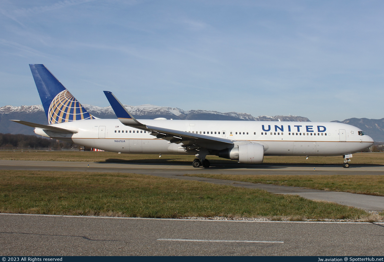 Photo of N661UA - Boeing 767-322(ER) operated by United Airlines