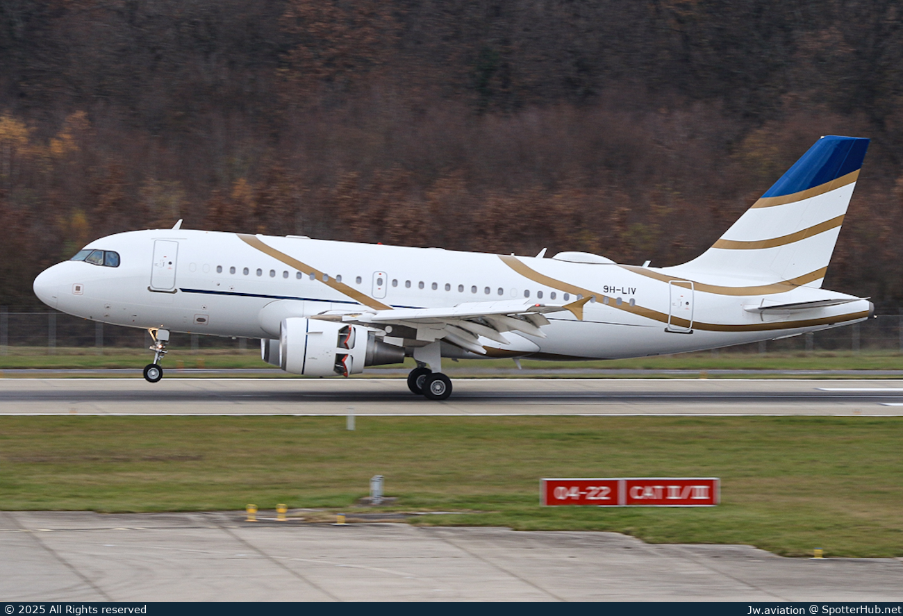 Photo of 9H-LIV - Airbus A319-115(CJ) operated by Comlux Aviation Malta