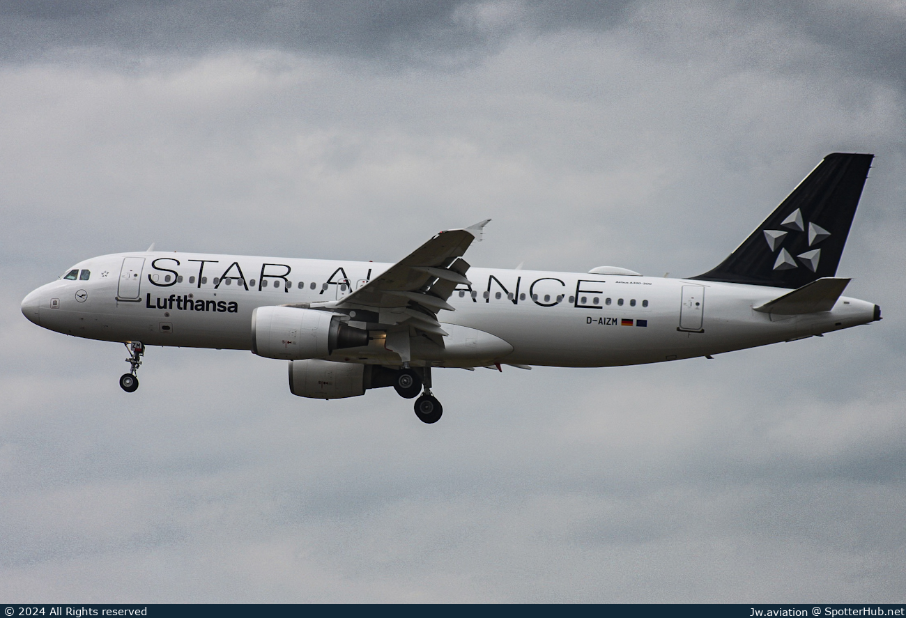Photo of D-AIZM - Airbus A320-214 operated by Lufthansa