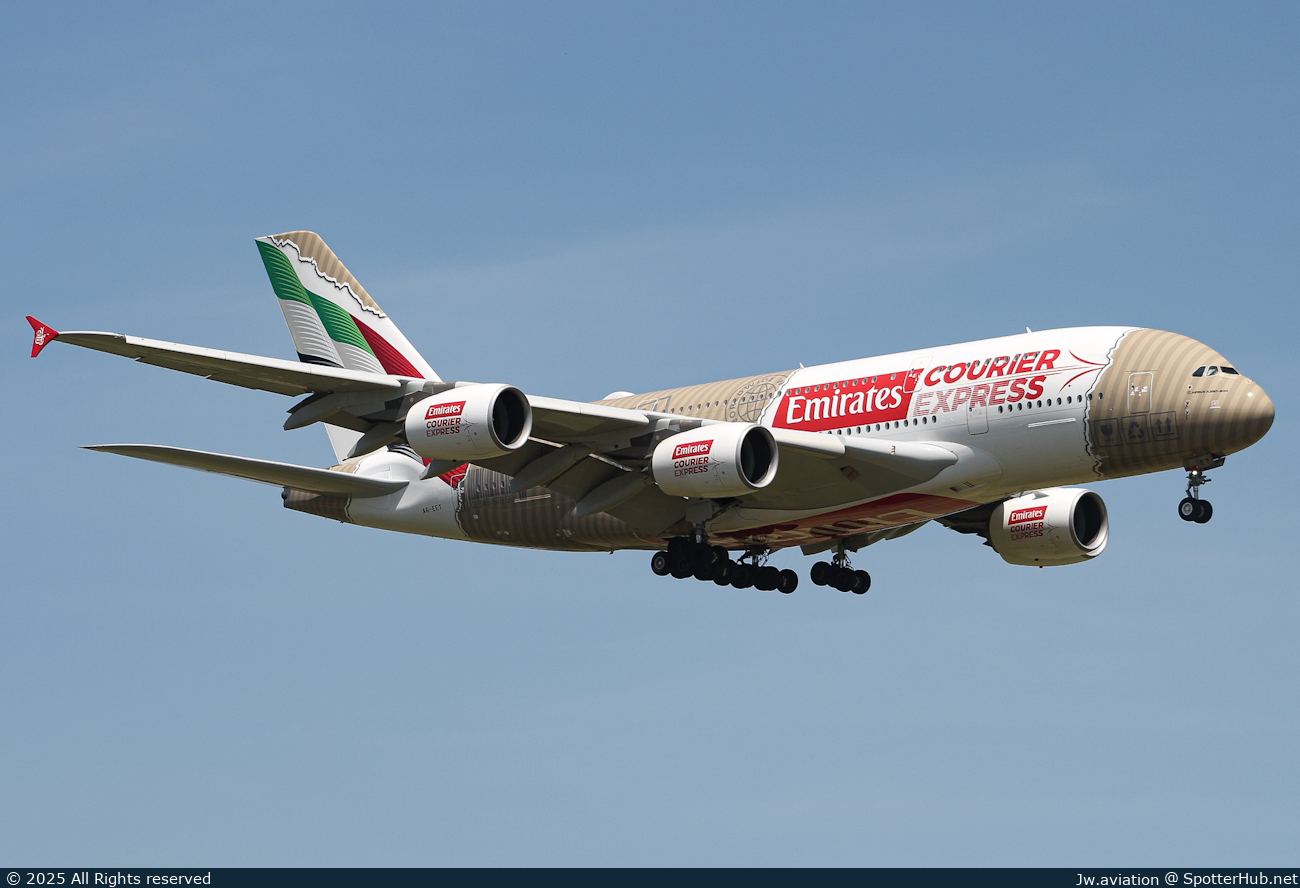 Photo of A6-EET - Airbus A380-861 operated by Emirates