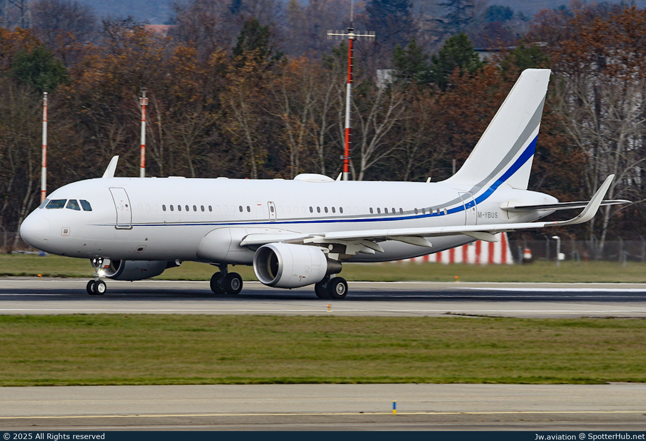 Photo of M-YBUS - Airbus A320-214(CJ) Prestige operated by Prime Aviation