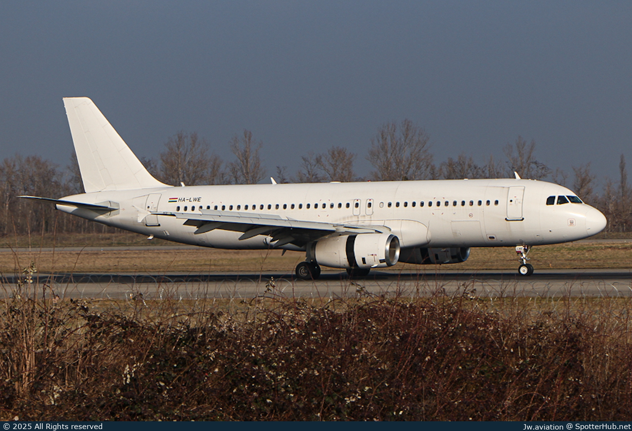 Photo of HA-LWE - Airbus A320-232 operated by Wizz Air