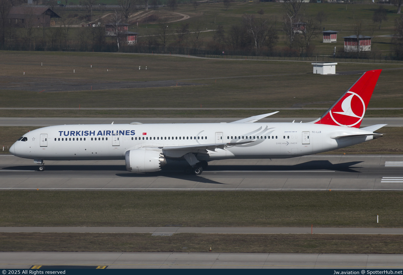 Photo of TC-LLB - Boeing 787-9 Dreamliner operated by Turkish Airlines