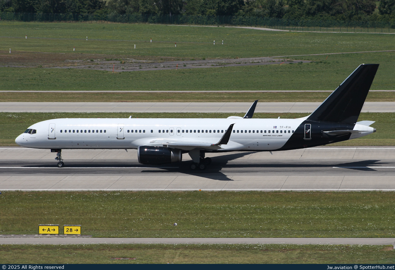 Photo of TF-FIA - Boeing 757-256 operated by Icelandair