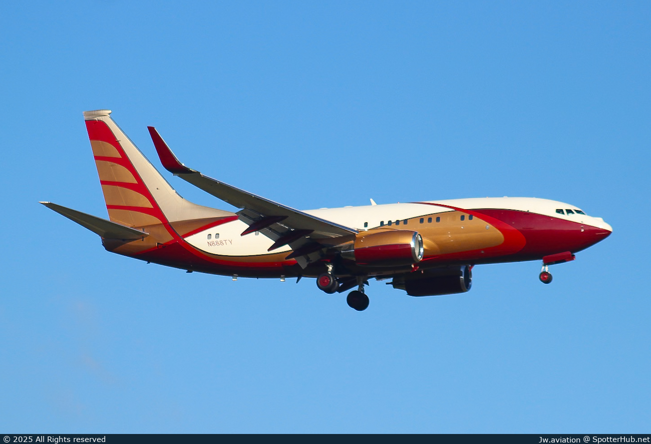 Photo of N888TY - Boeing 737-7AH(BBJ) operated by TY Air